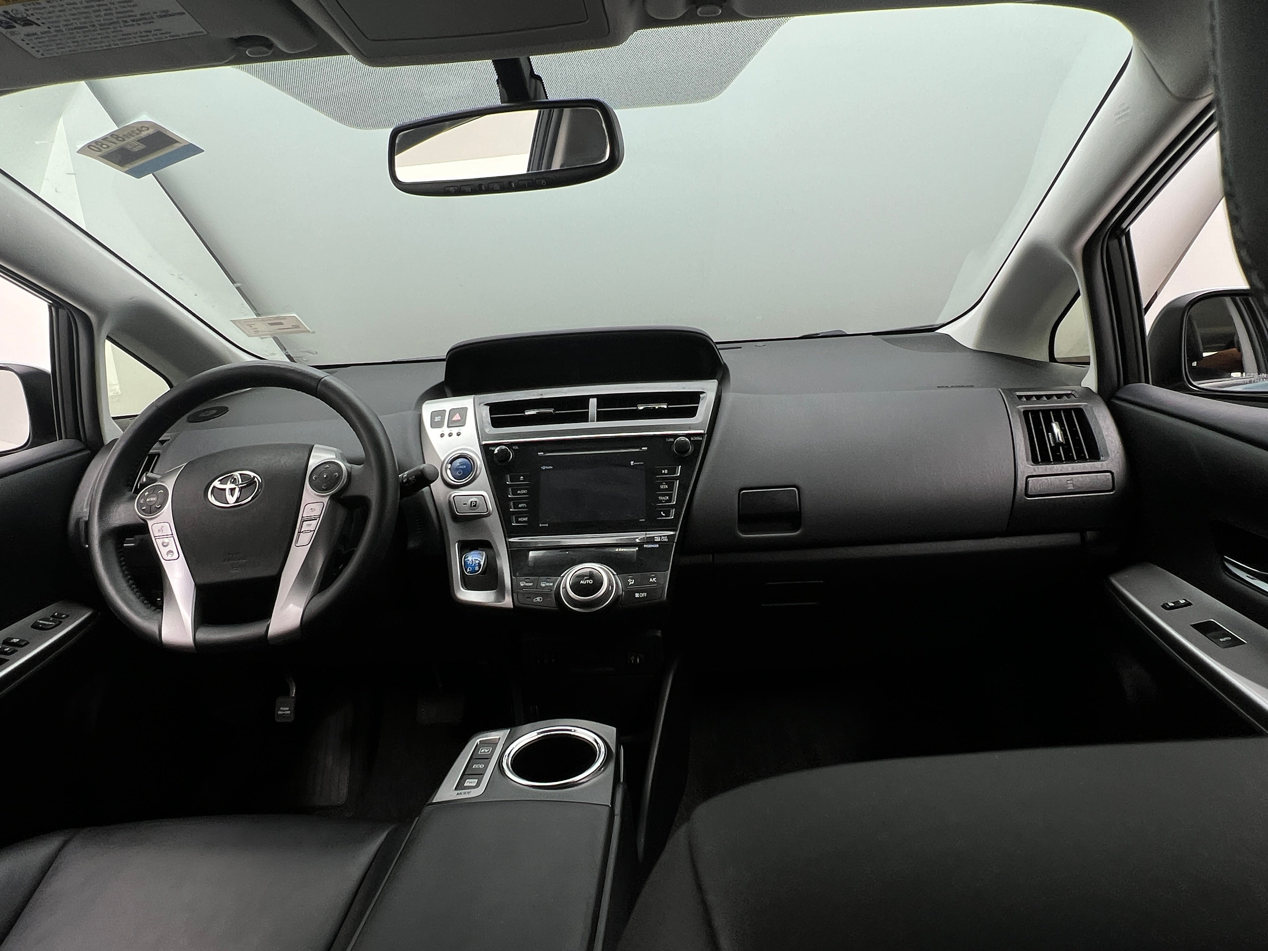 Thumbnail: 2016 Toyota Prius v - 2