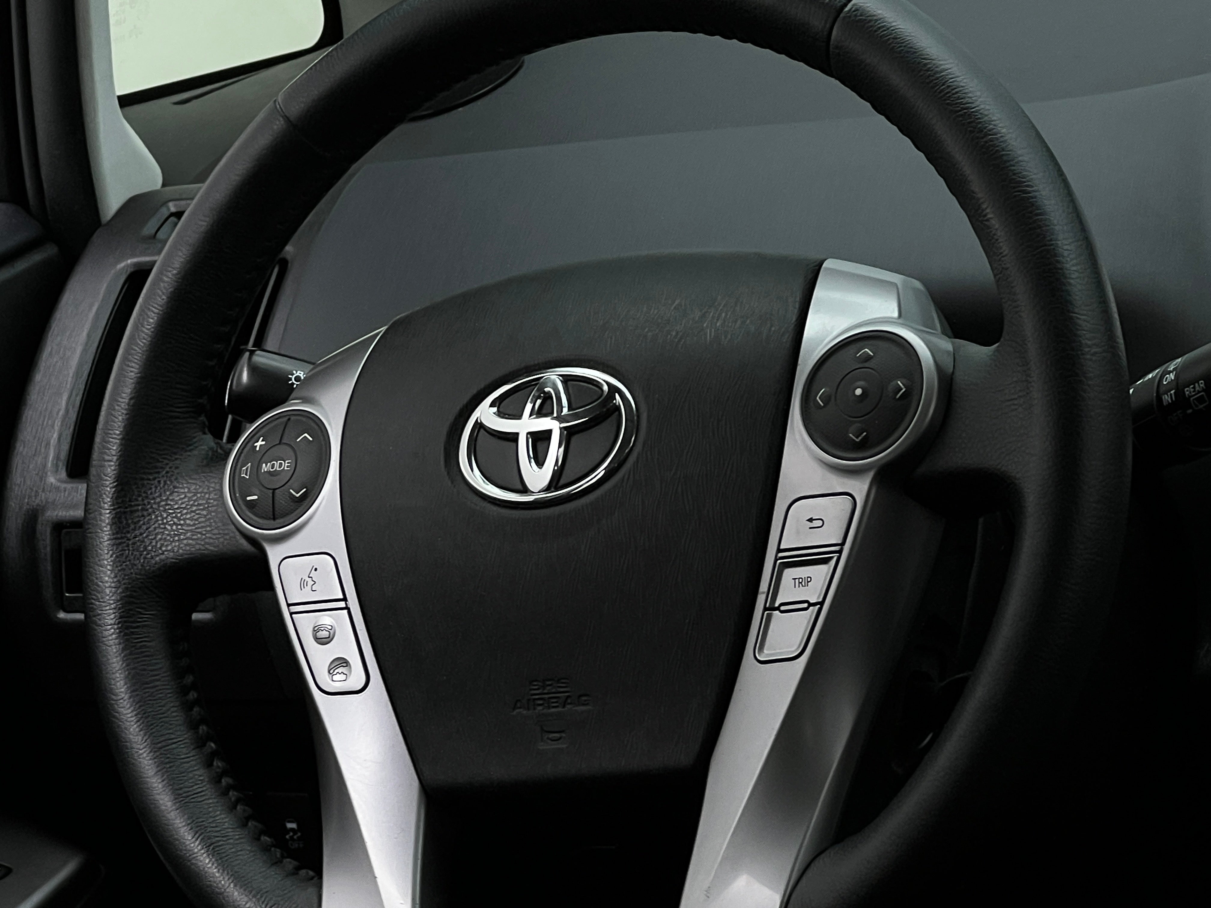 Thumbnail: 2016 Toyota Prius v - 4