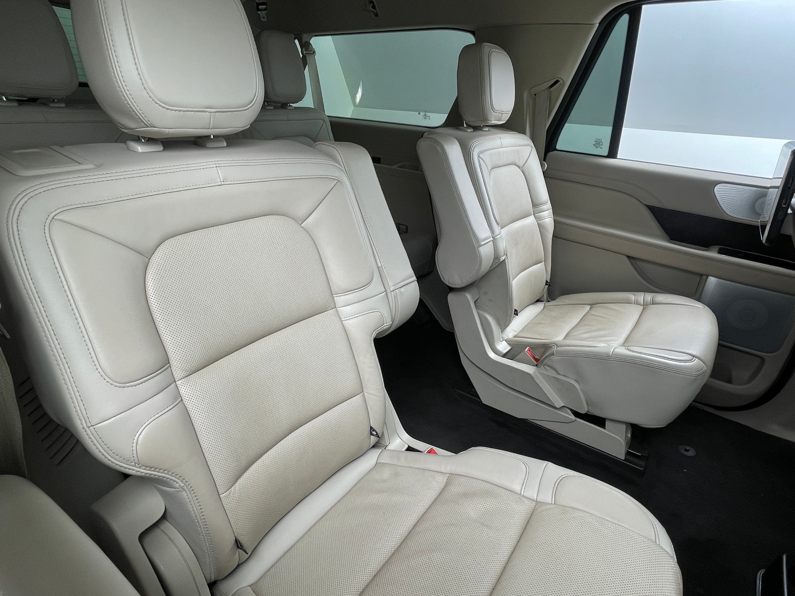 Thumbnail: 2021 Lincoln Navigator L - 5