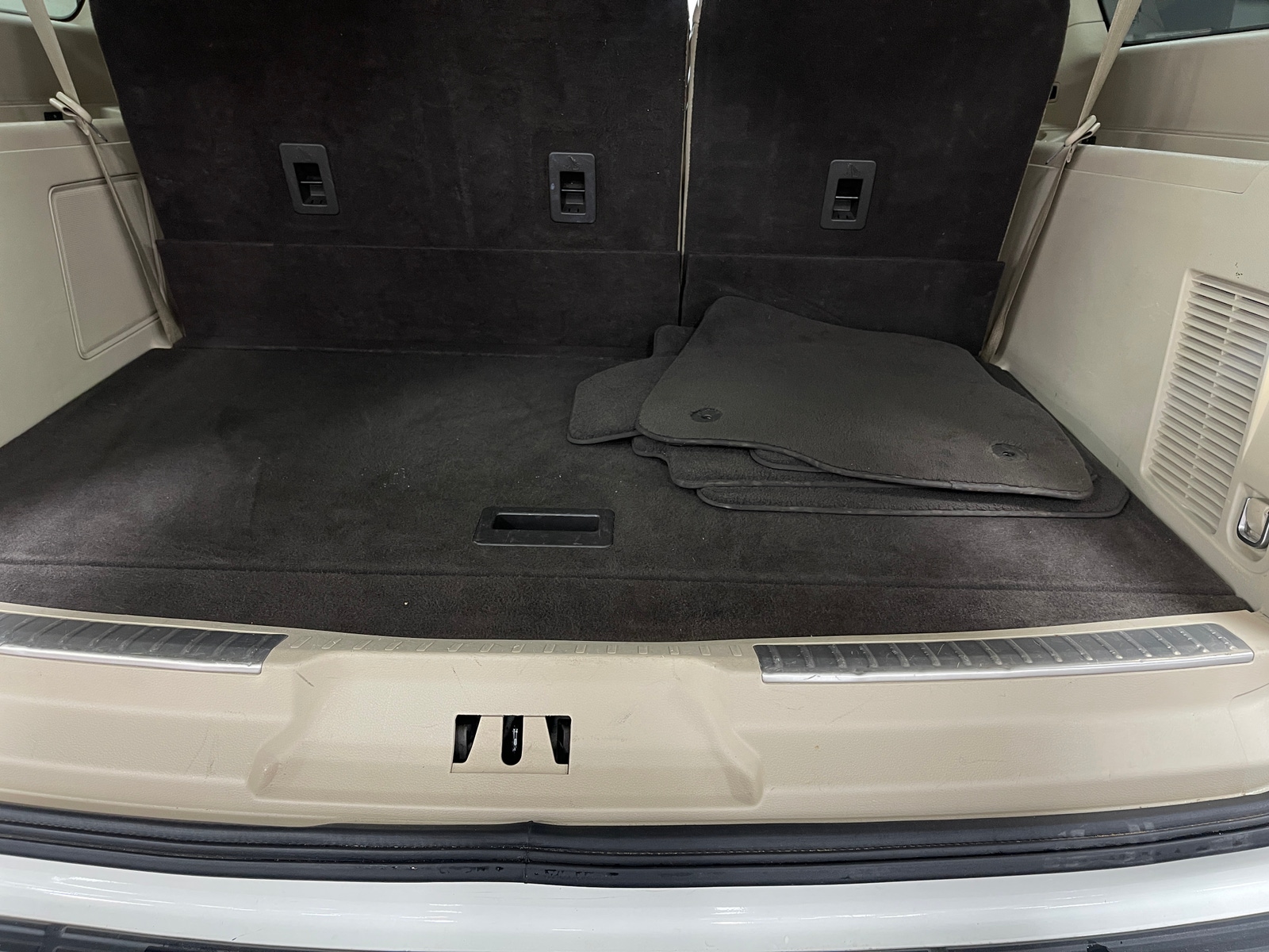 Thumbnail: 2021 Lincoln Navigator L - 6