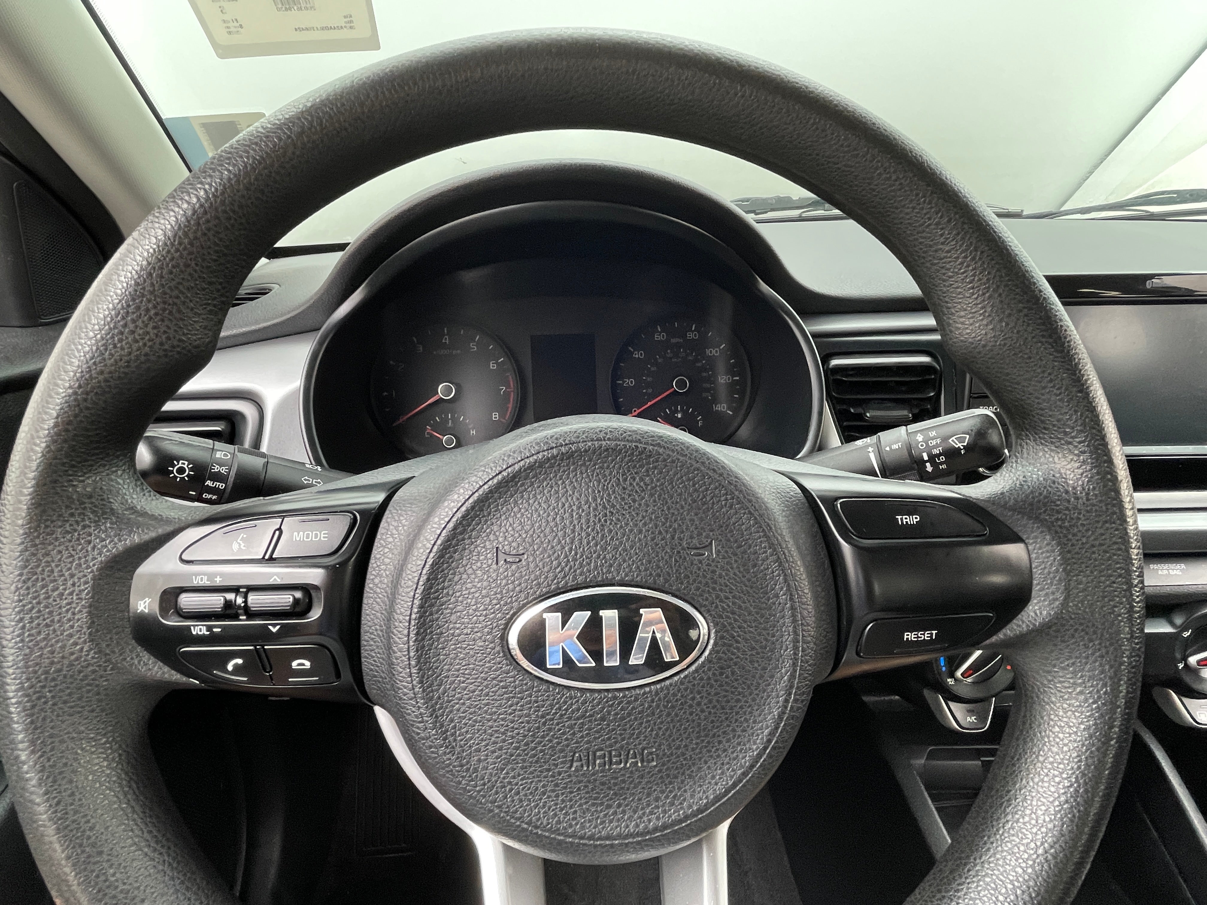 Thumbnail: 2020 Kia Rio - 5