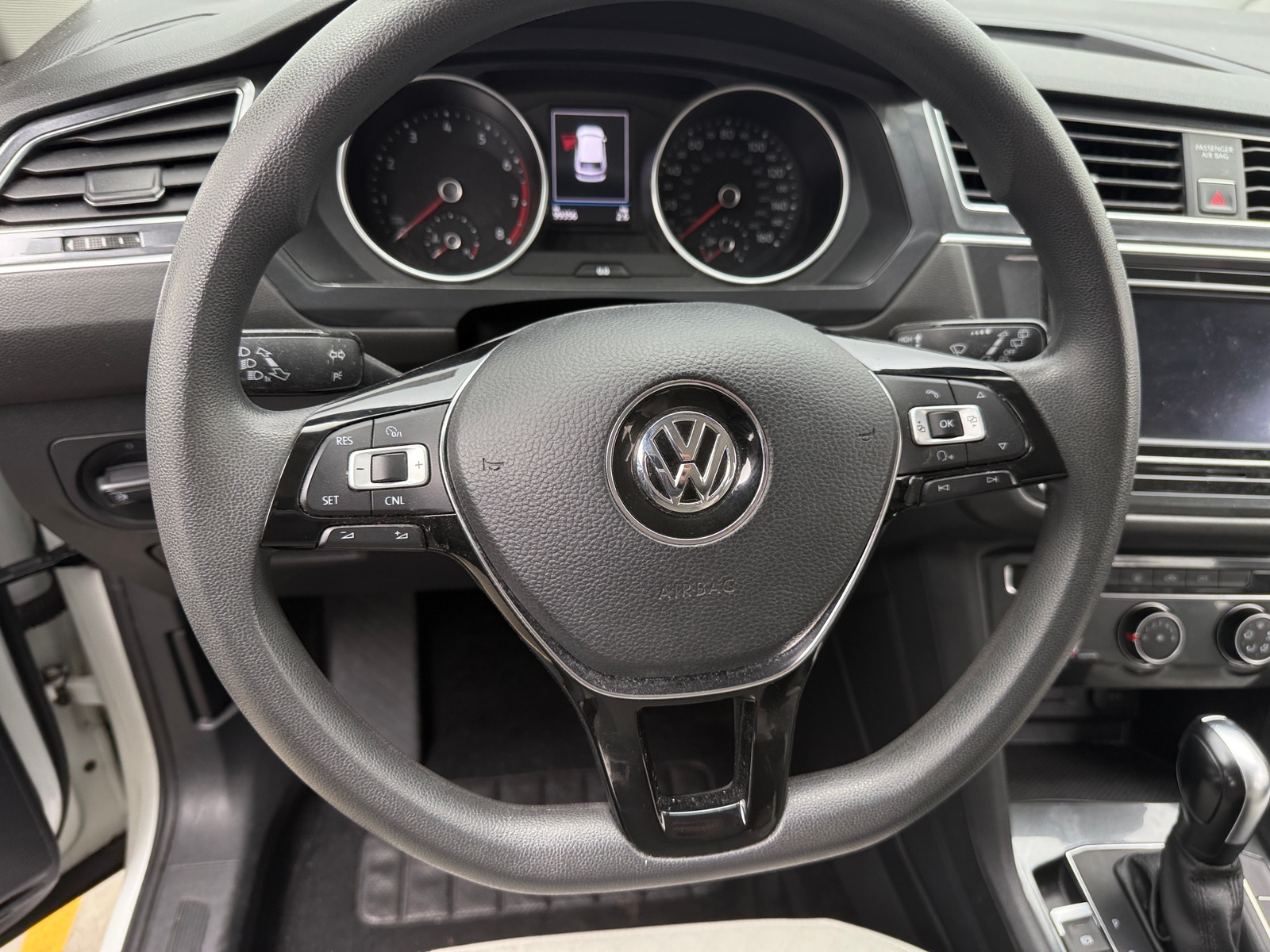 Thumbnail: 2018 Volkswagen Tiguan - 5