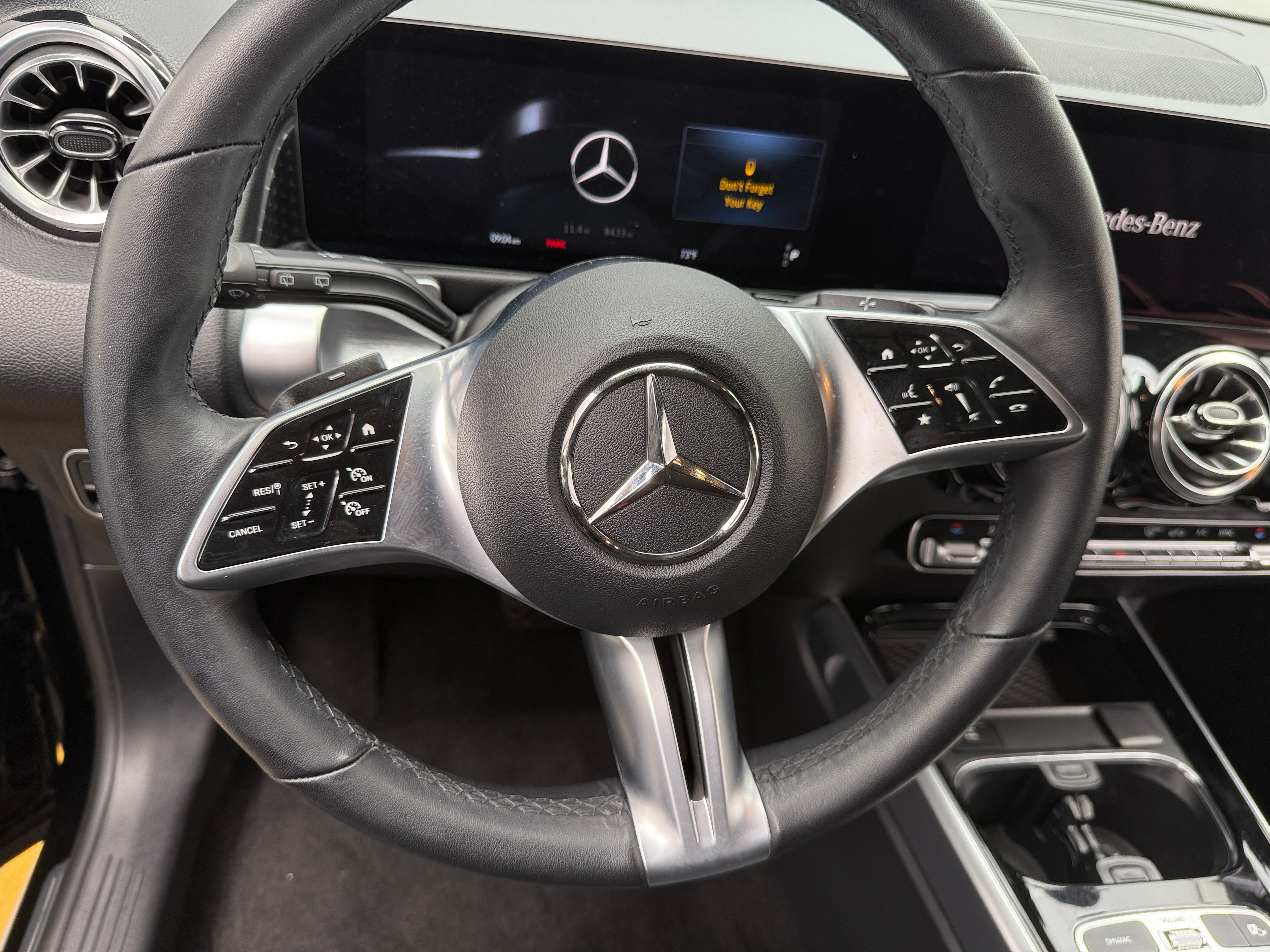 Thumbnail: 2024 Mercedes-Benz GLB - 4