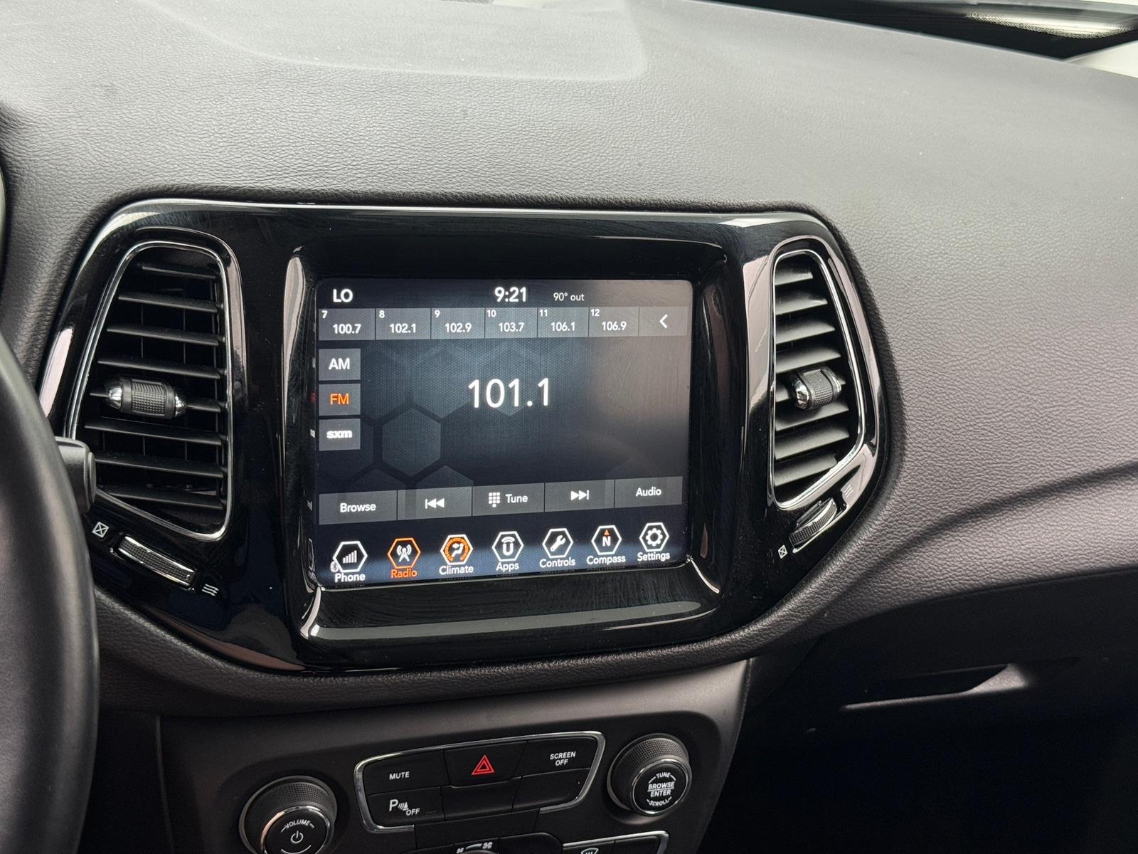 Thumbnail: 2018 Jeep Compass - 3