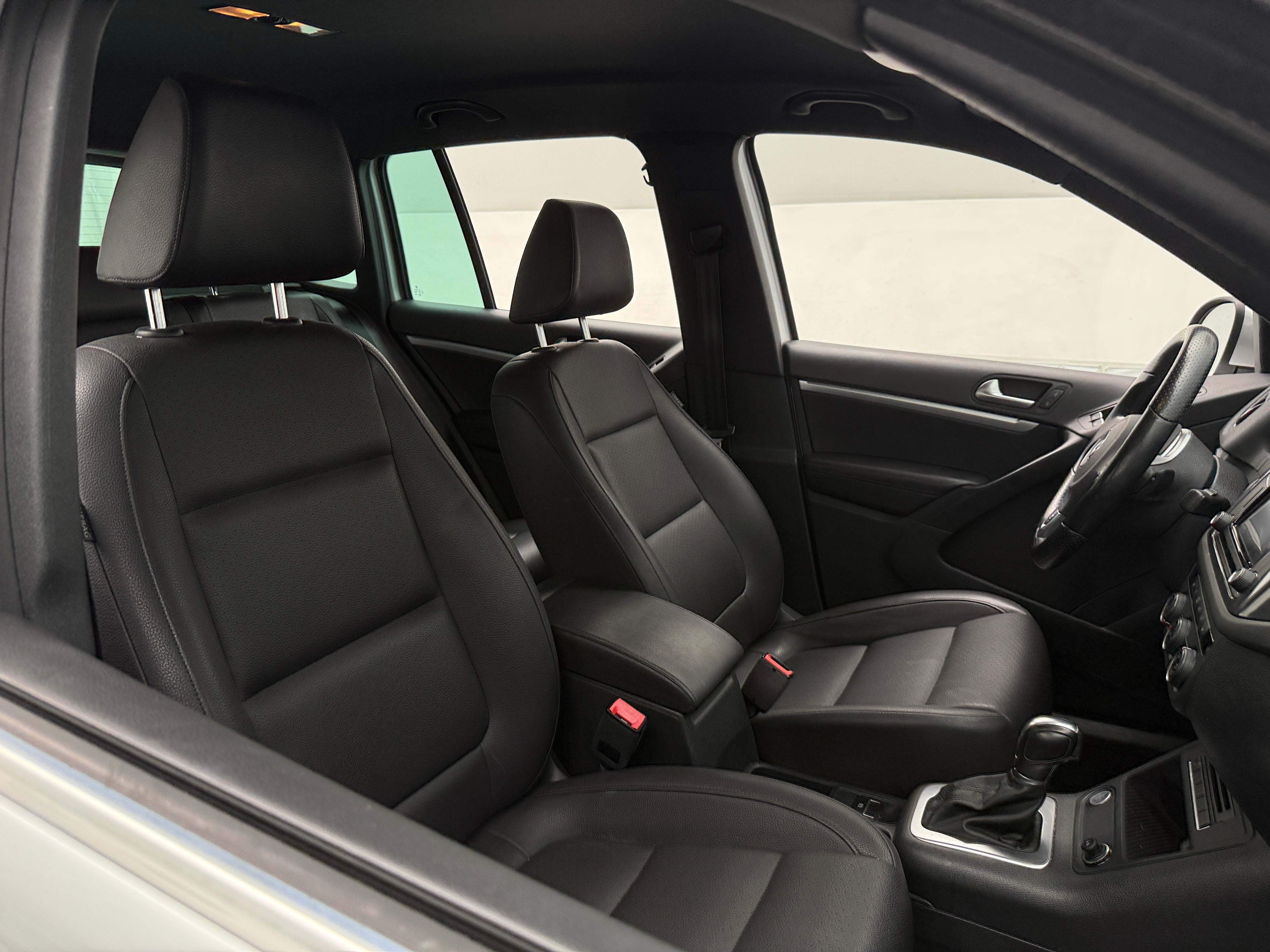 Thumbnail: 2016 Volkswagen Tiguan - 2
