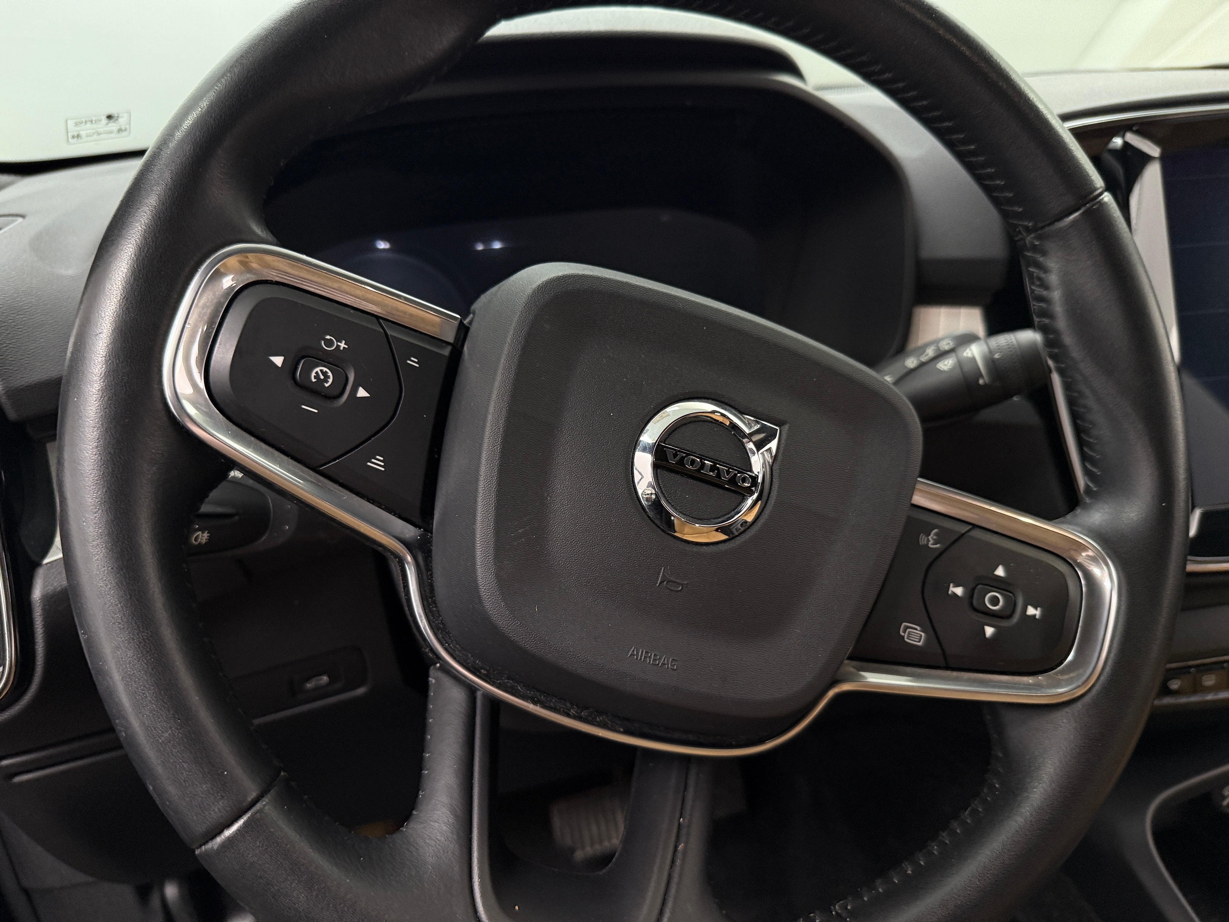Thumbnail: 2019 Volvo XC40 - 4