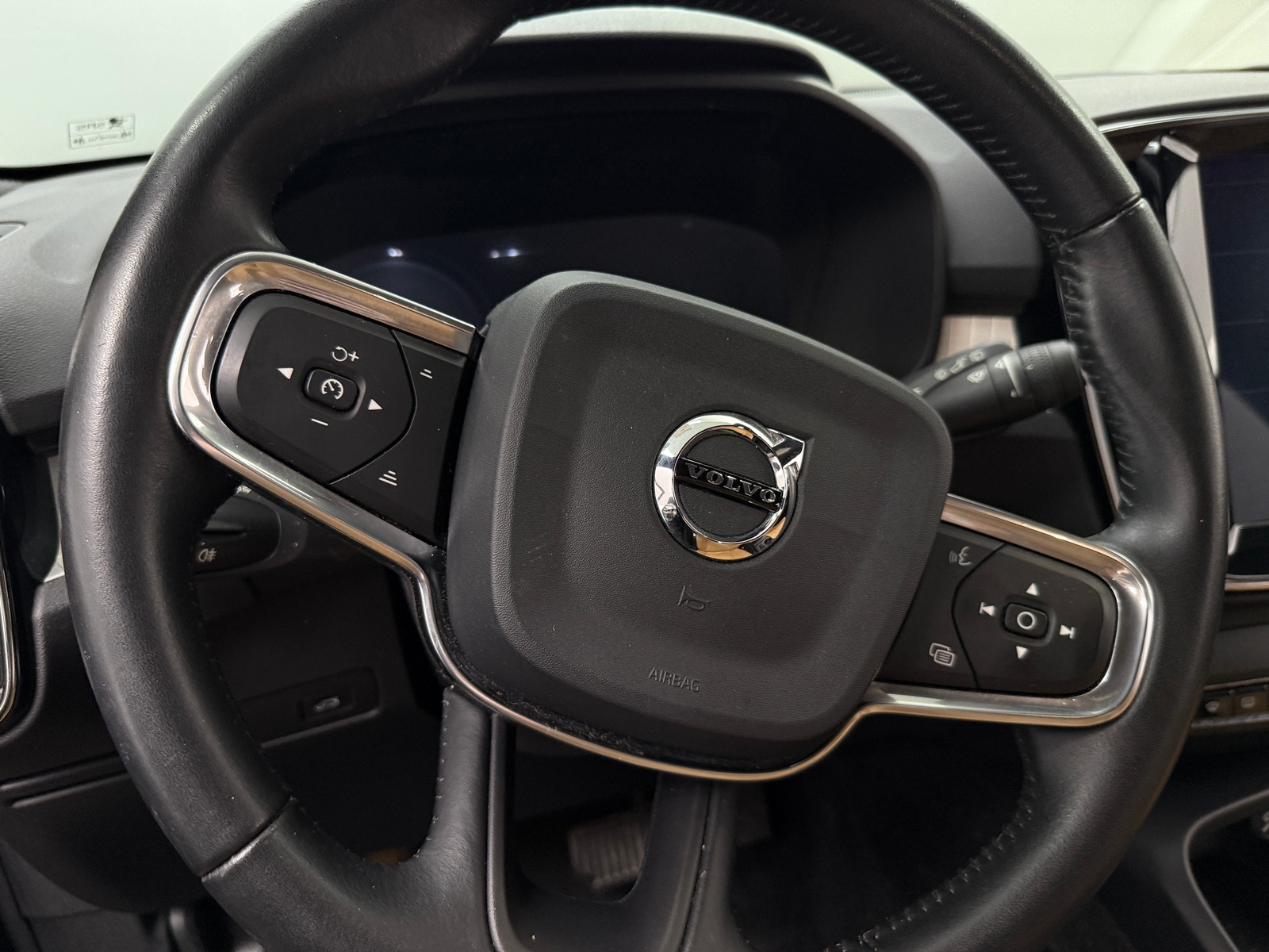 Thumbnail: 2019 Volvo XC40 - 4