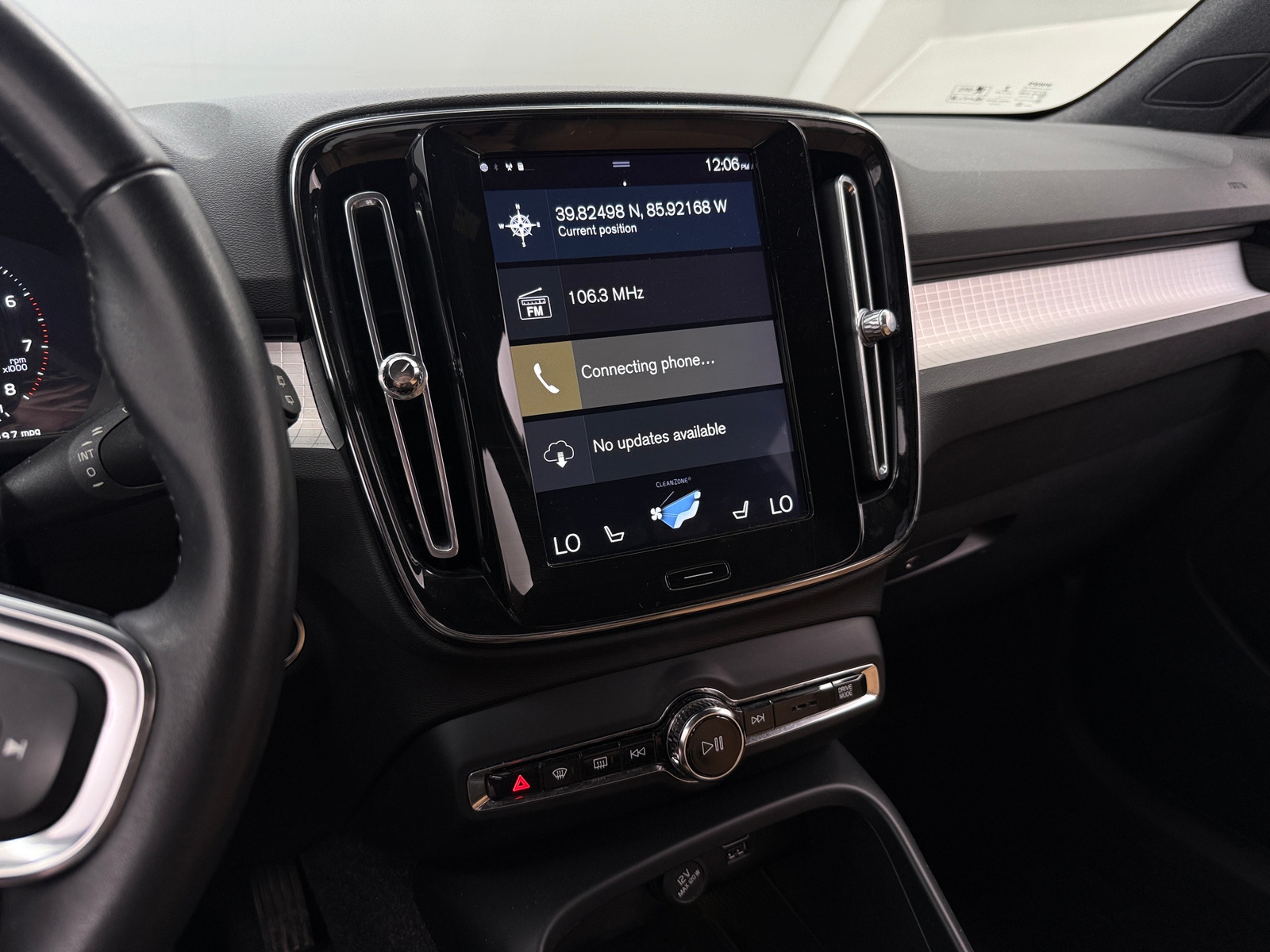 Thumbnail: 2019 Volvo XC40 - 3