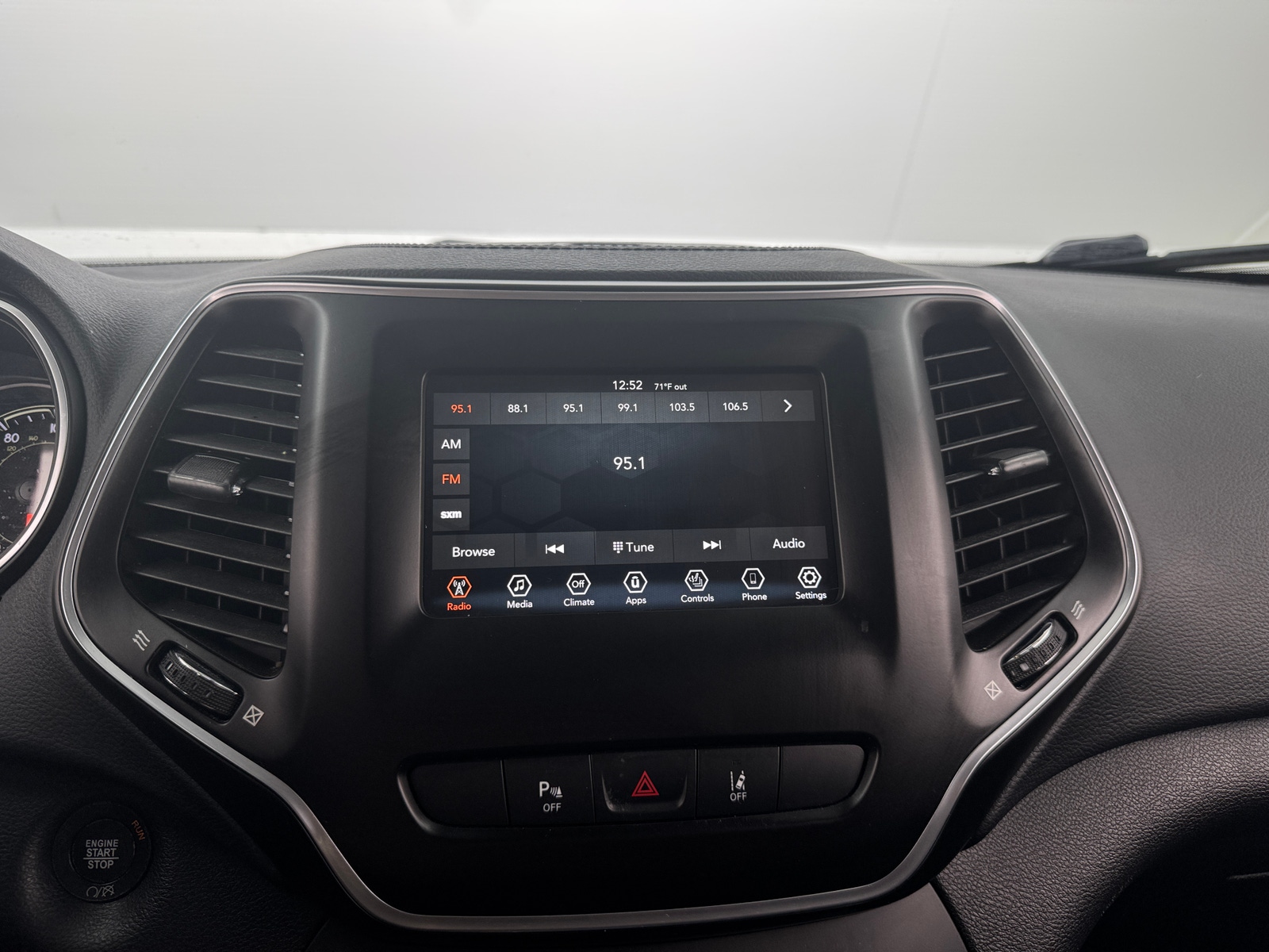 Thumbnail: 2021 Jeep Cherokee - 3