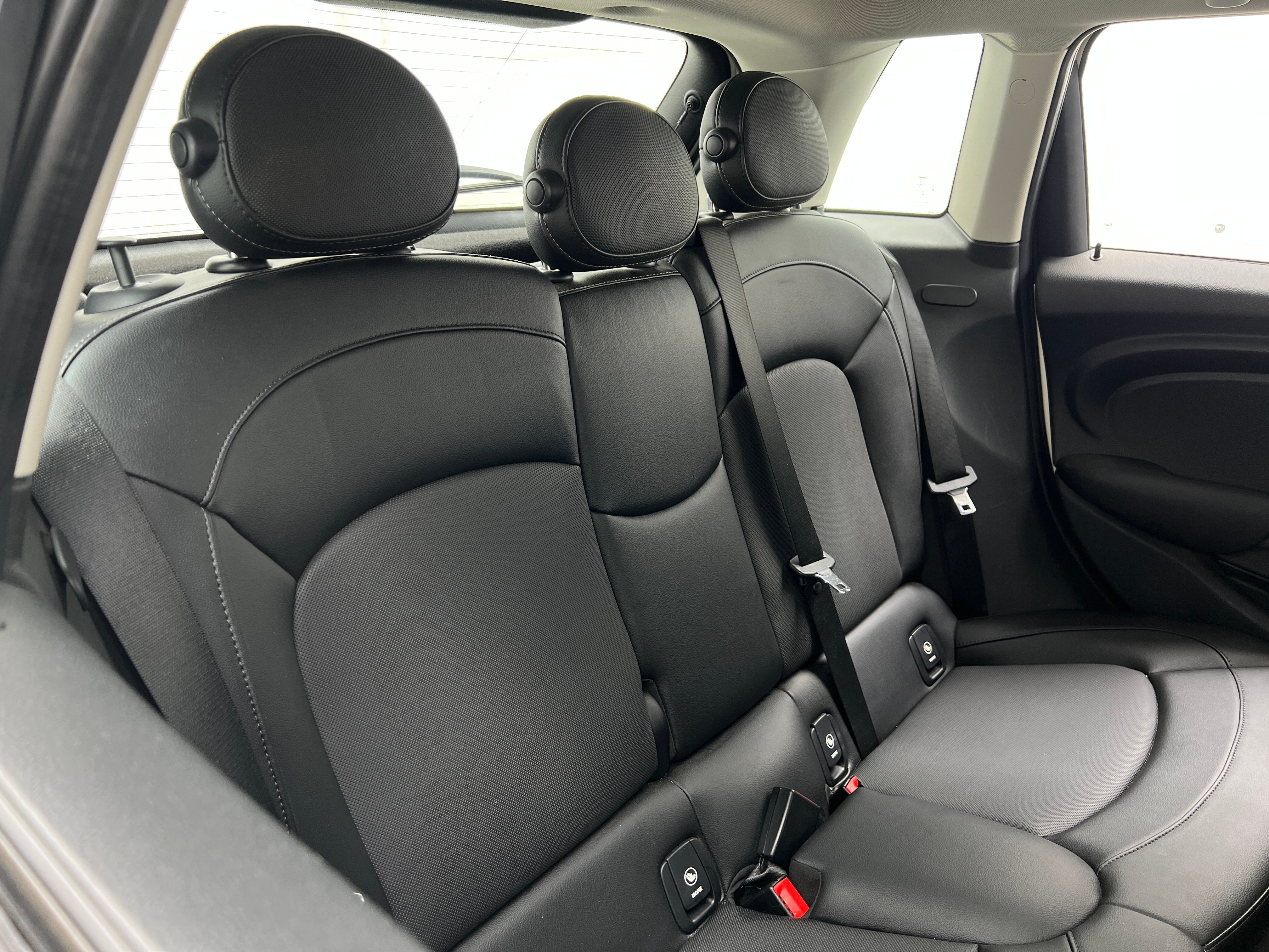 Thumbnail: 2017 MINI Cooper Hardtop - 5