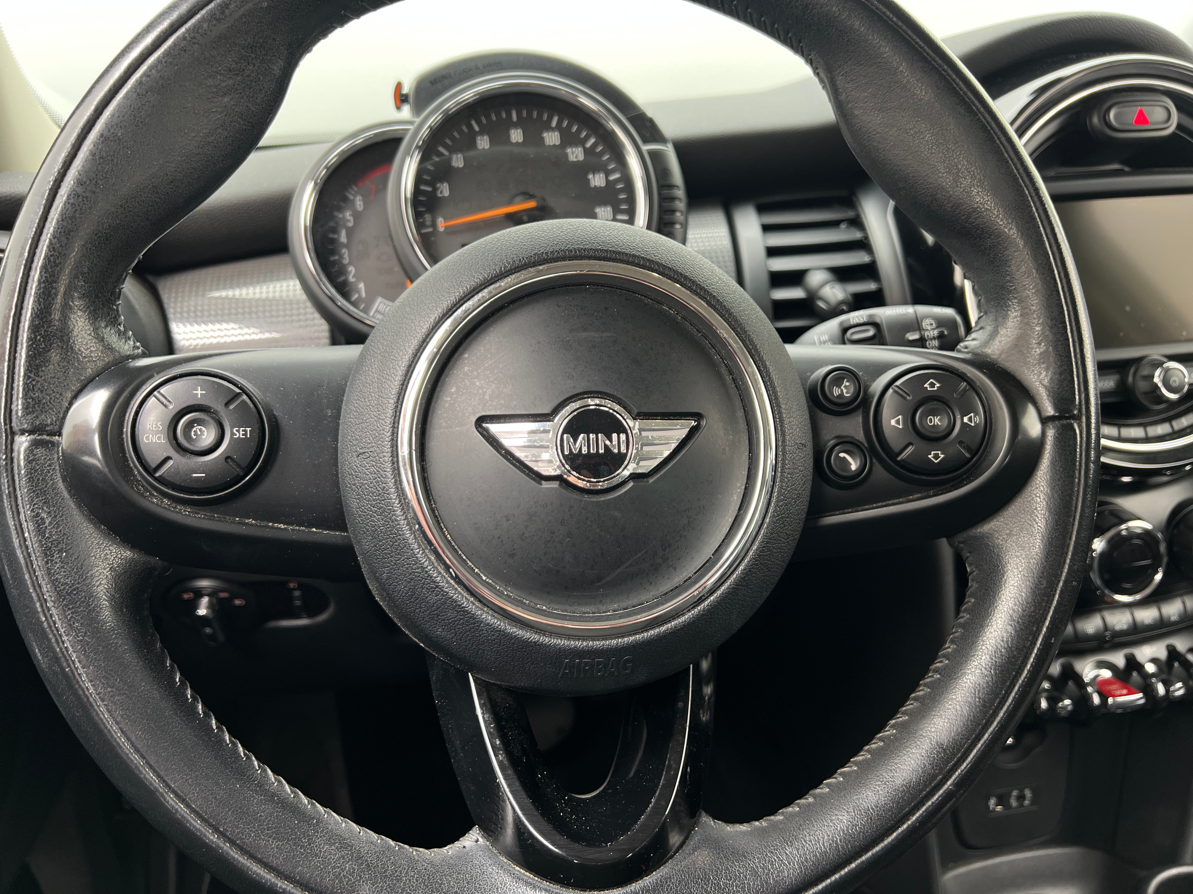 Thumbnail: 2017 MINI Cooper Hardtop - 4