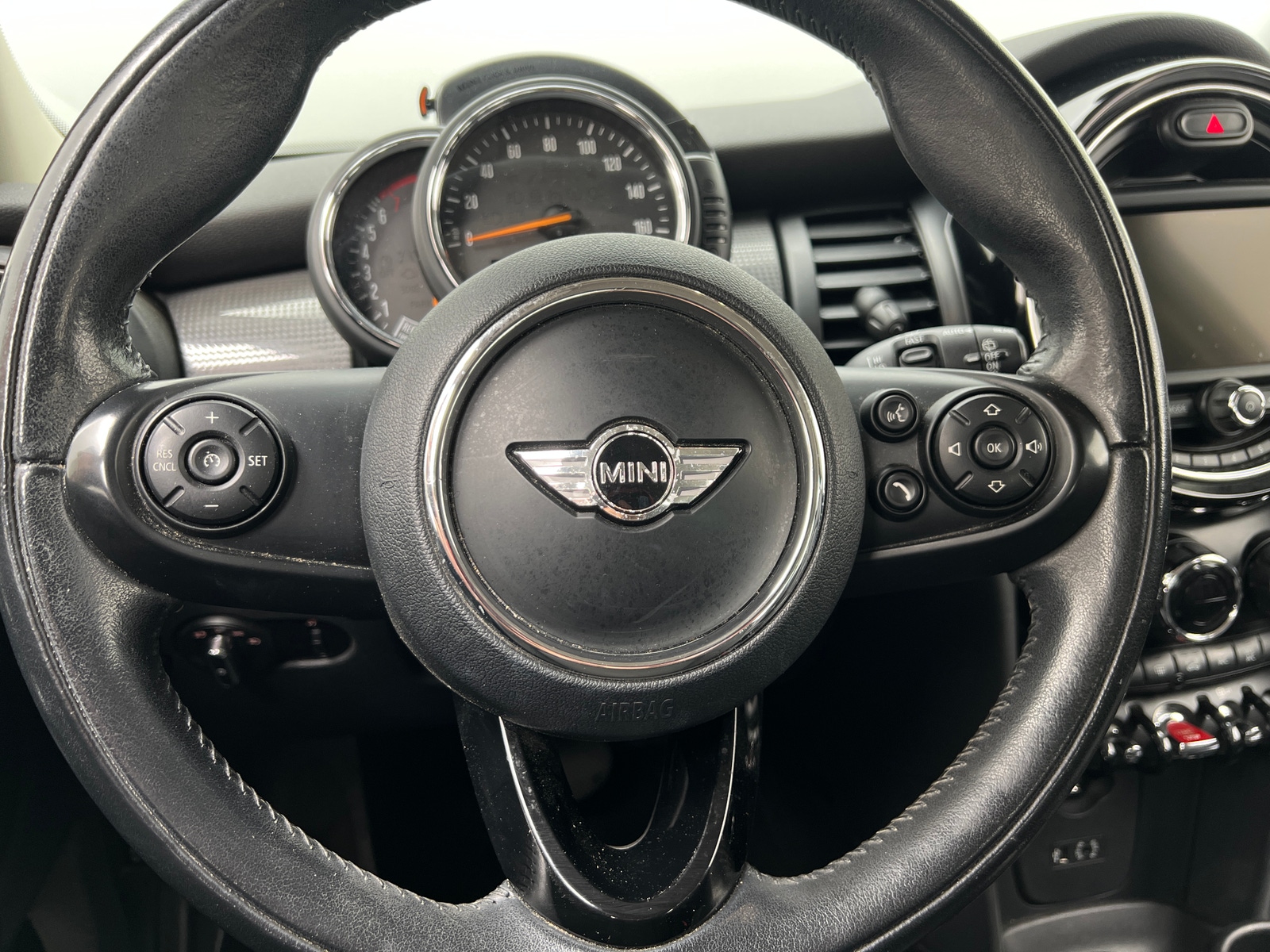 Thumbnail: 2017 MINI Cooper Hardtop - 4