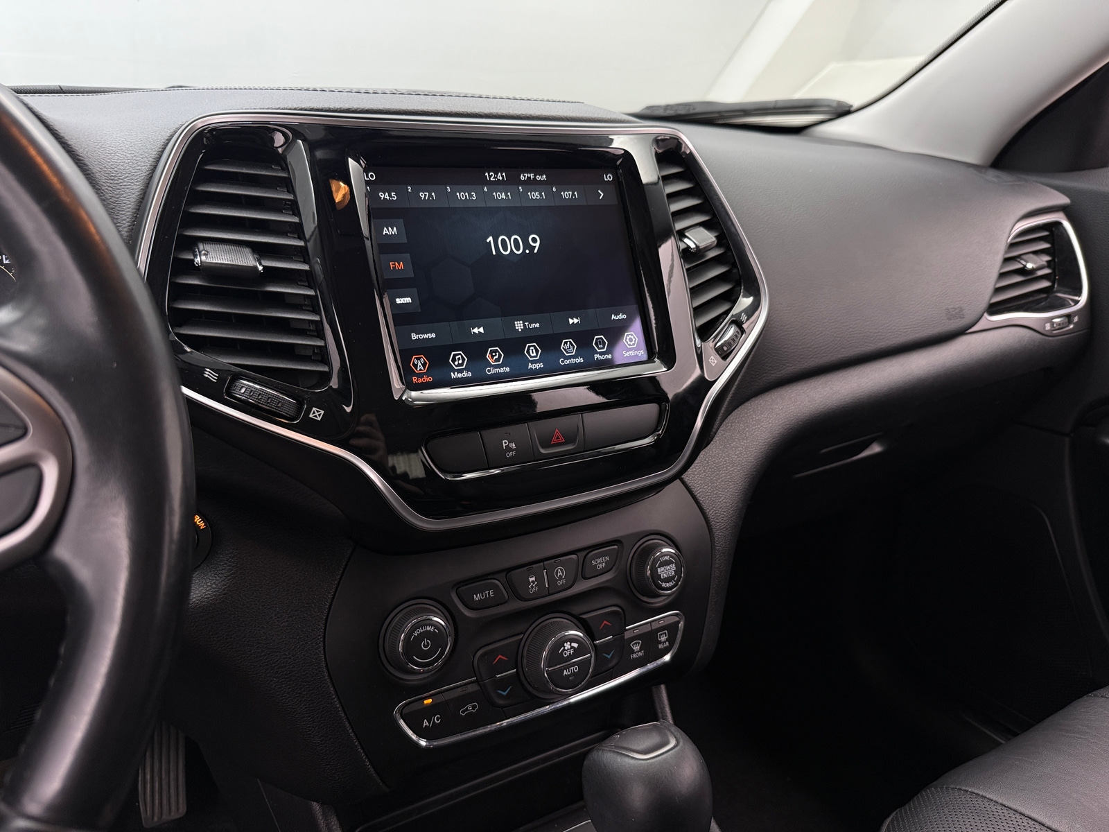 Thumbnail: 2019 Jeep Cherokee - 3