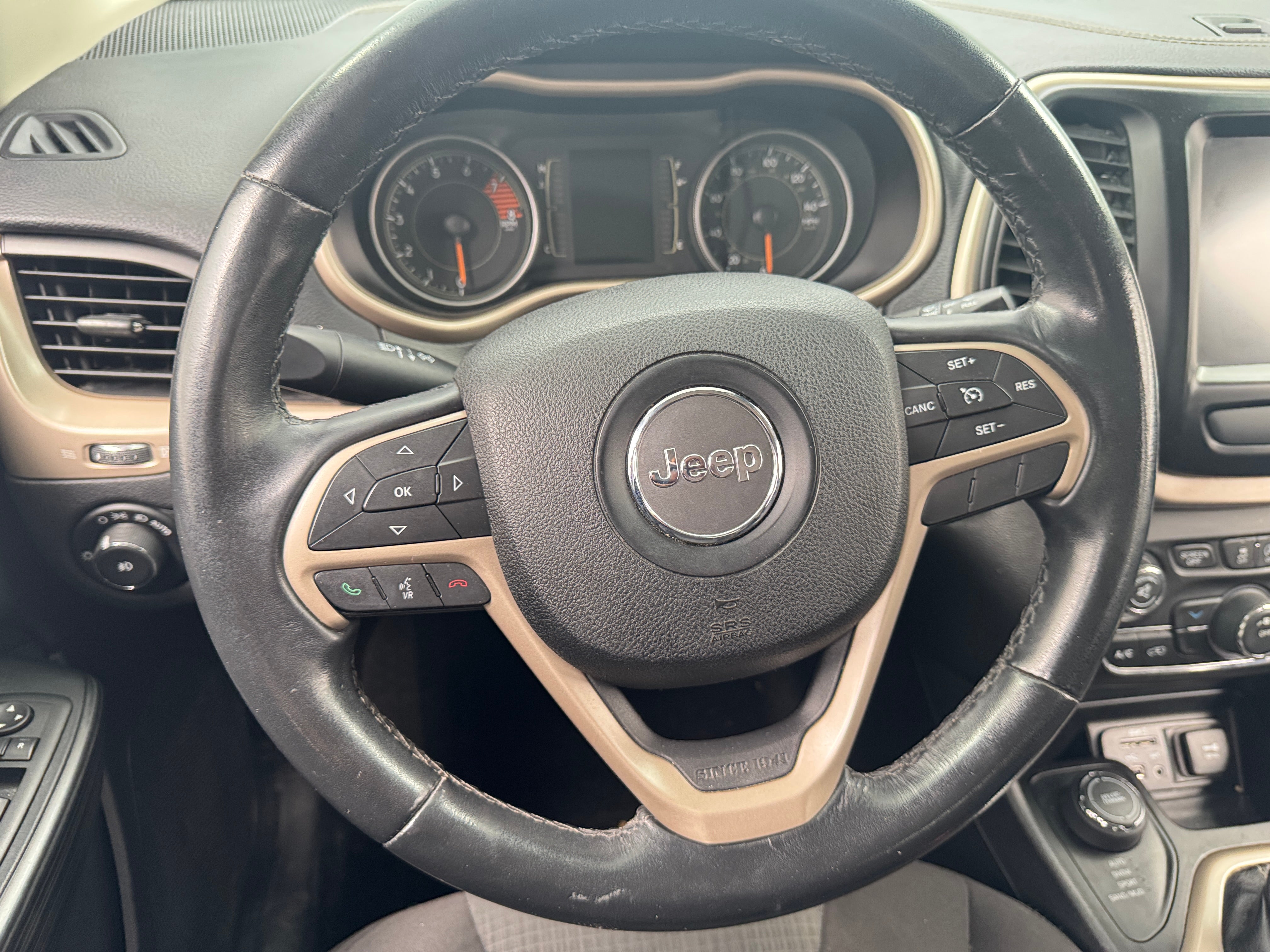 Thumbnail: 2016 Jeep Cherokee - 5