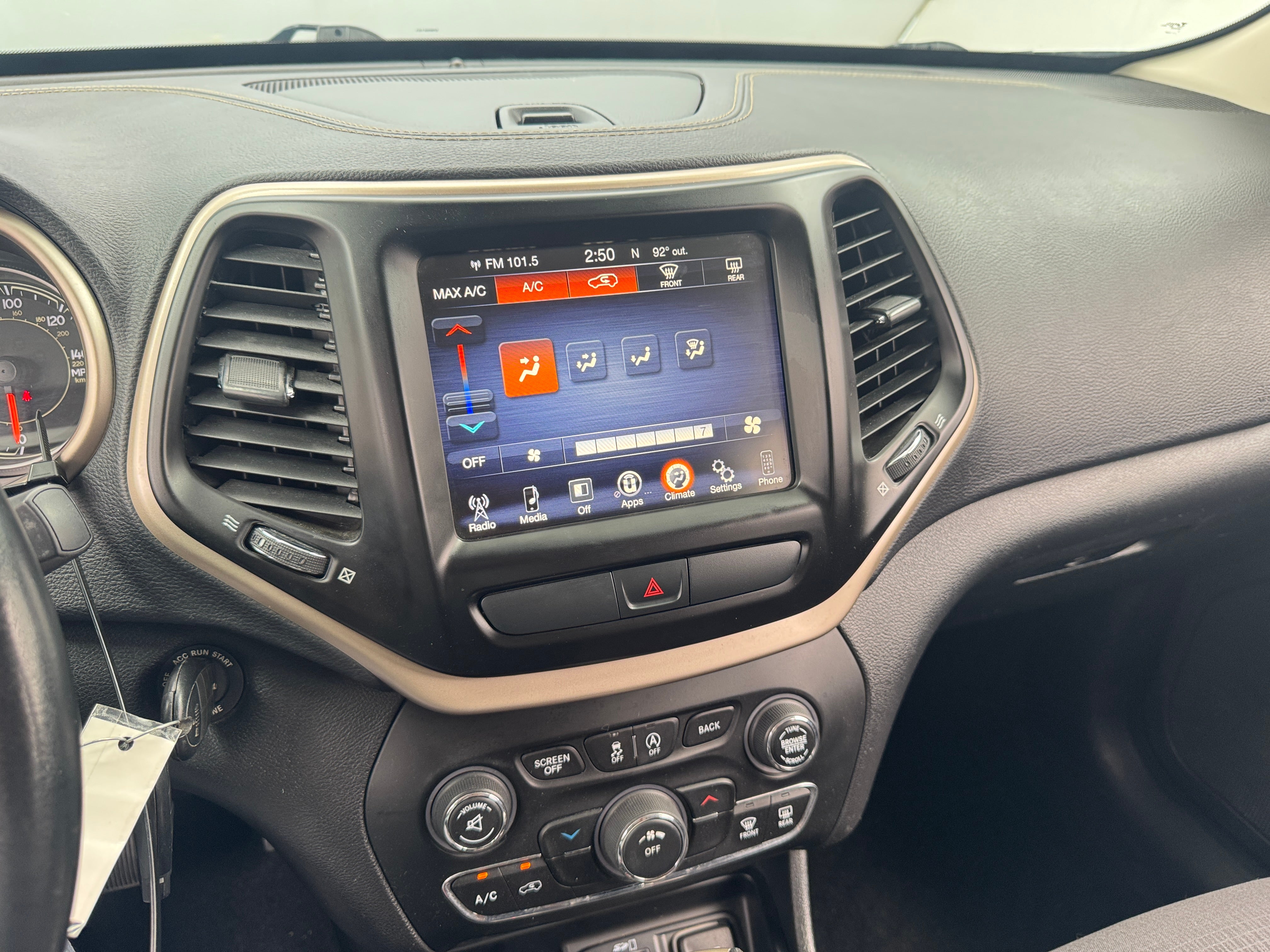 Thumbnail: 2016 Jeep Cherokee - 4