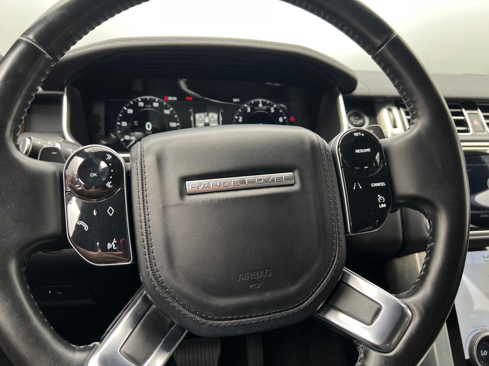 Thumbnail: 2018 Land Rover Range Rover - 4