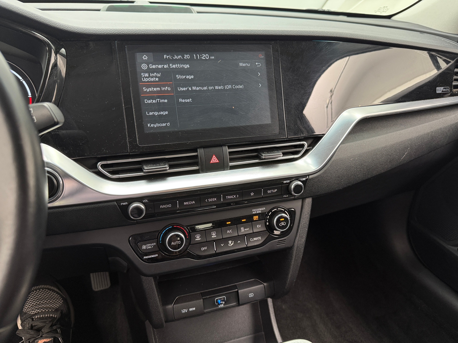 Thumbnail: 2020 Kia Niro - 4