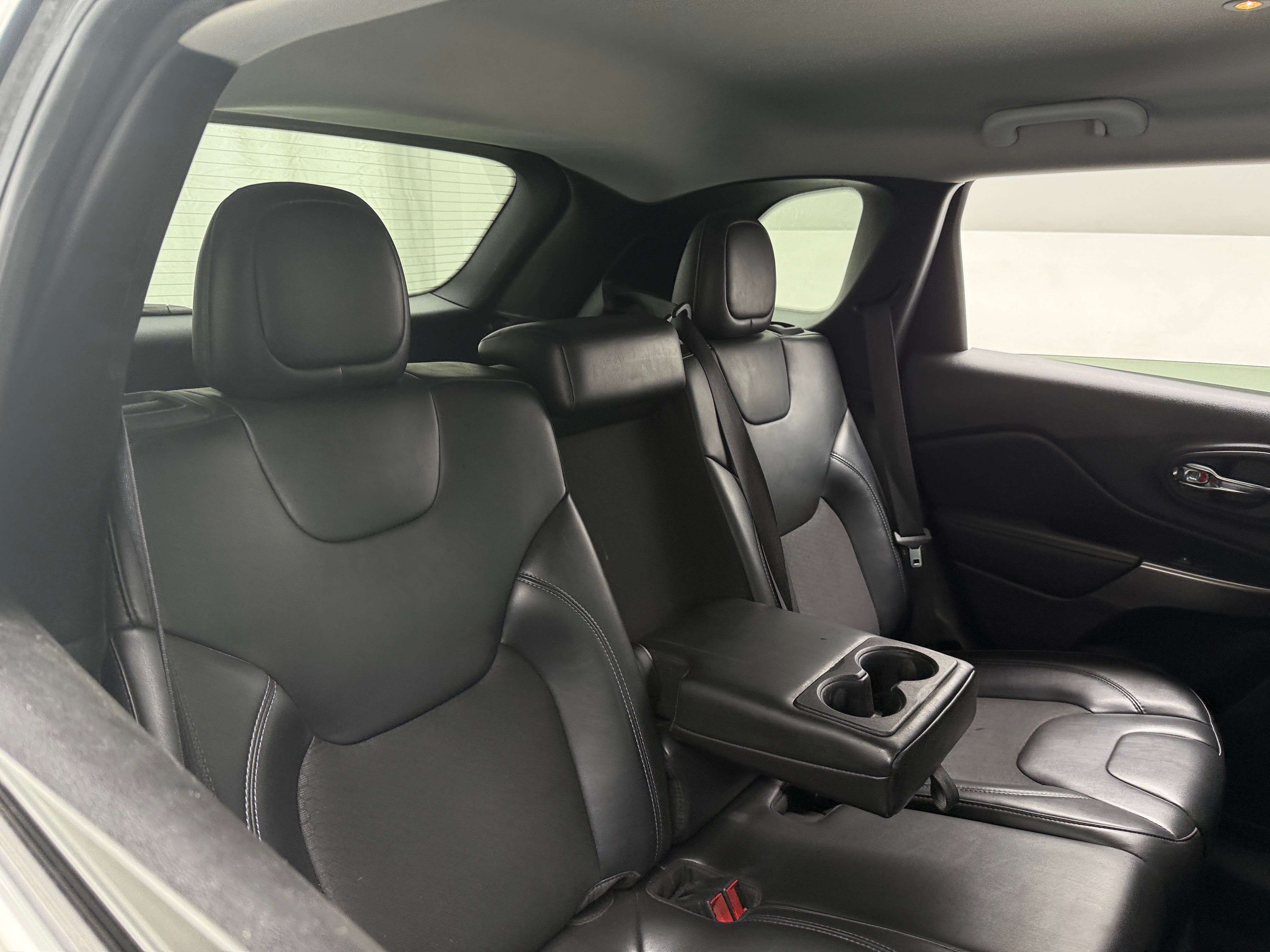 Thumbnail: 2020 Jeep Cherokee - 6