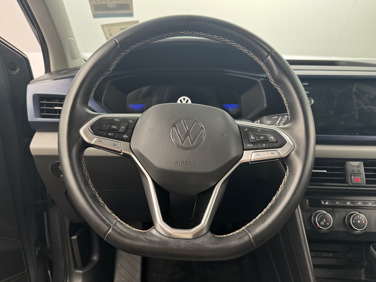 Thumbnail: 2022 Volkswagen Taos - 4