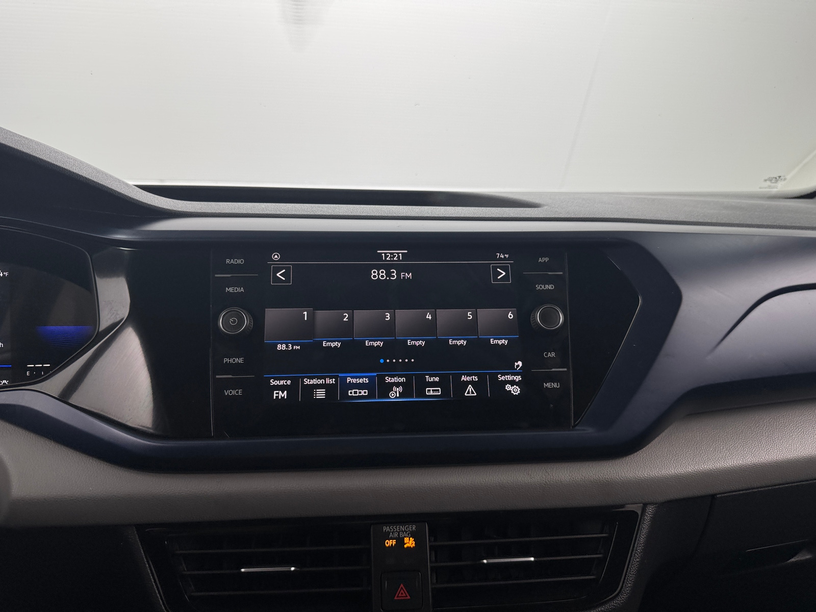 Thumbnail: 2022 Volkswagen Taos - 3