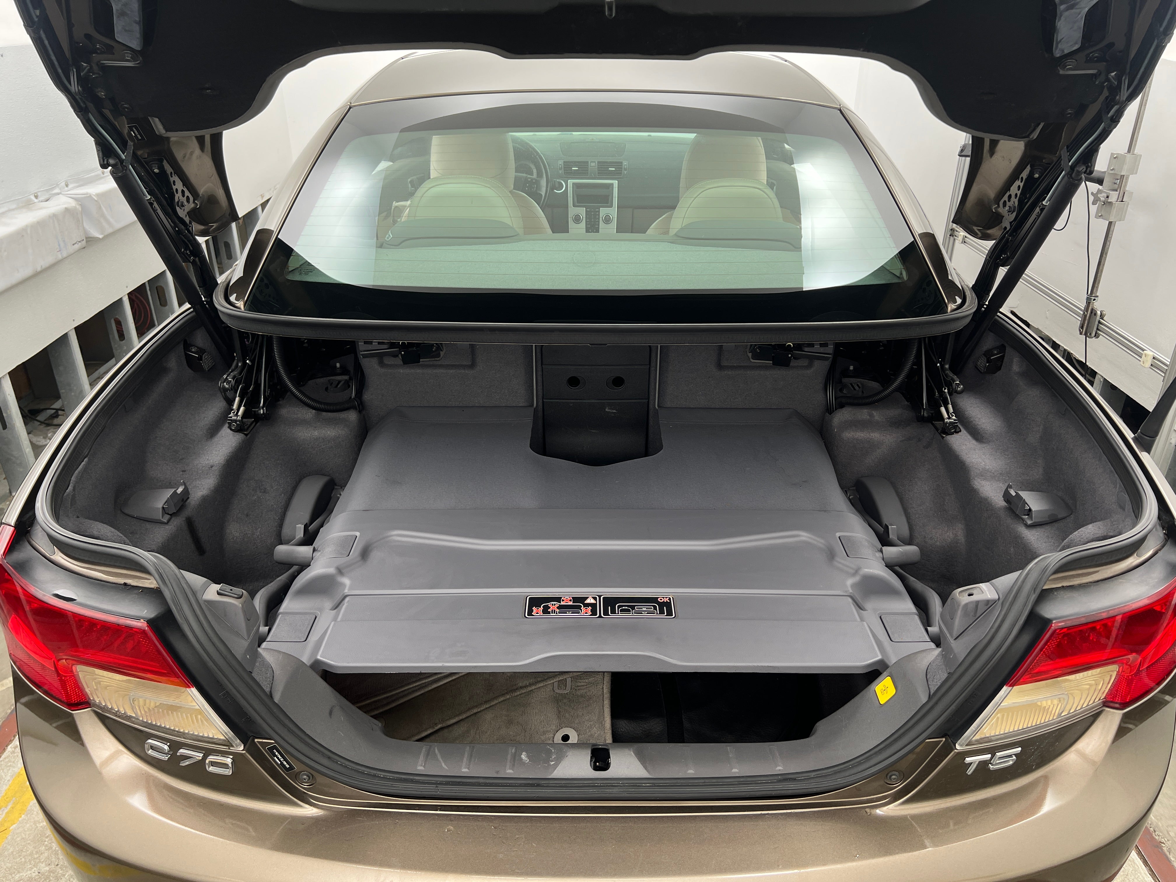 Thumbnail: 2012 Volvo C70 - 6