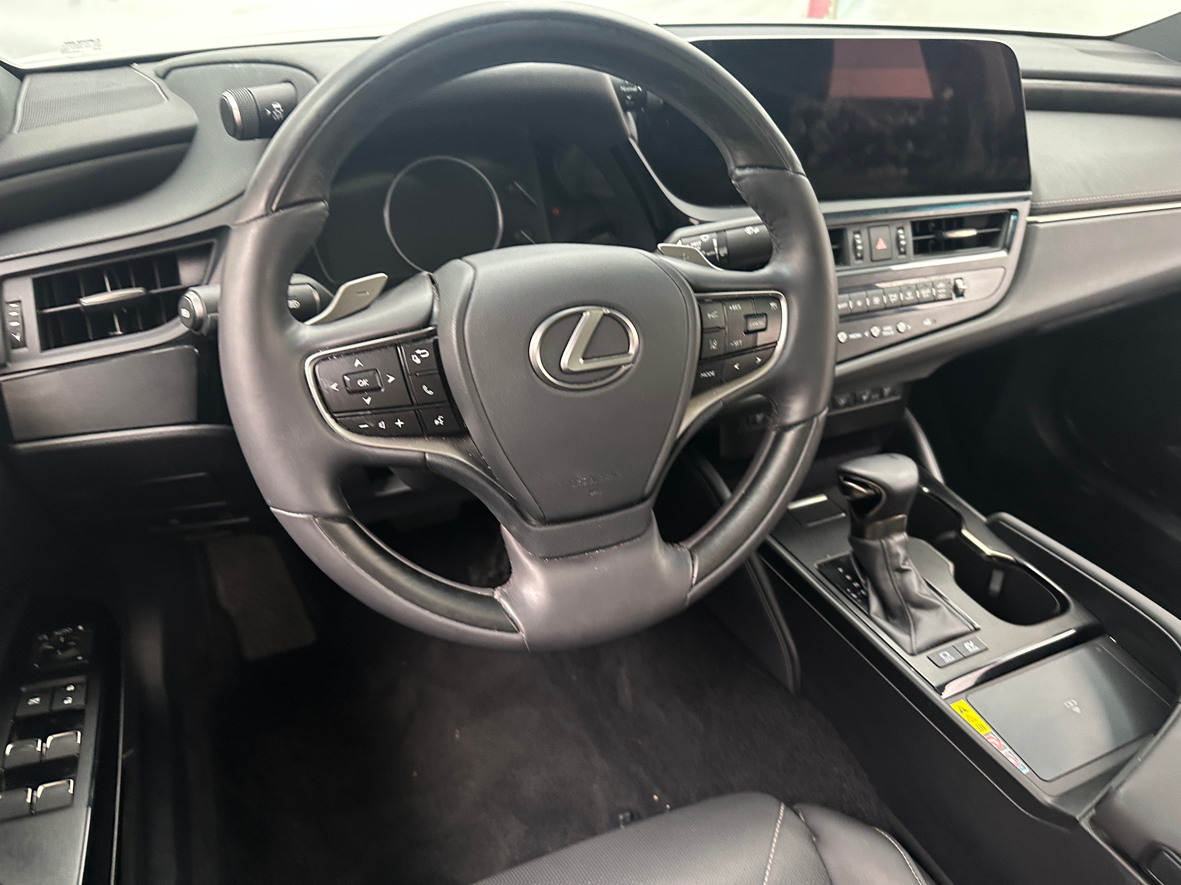 Thumbnail: 2023 Lexus ES - 4
