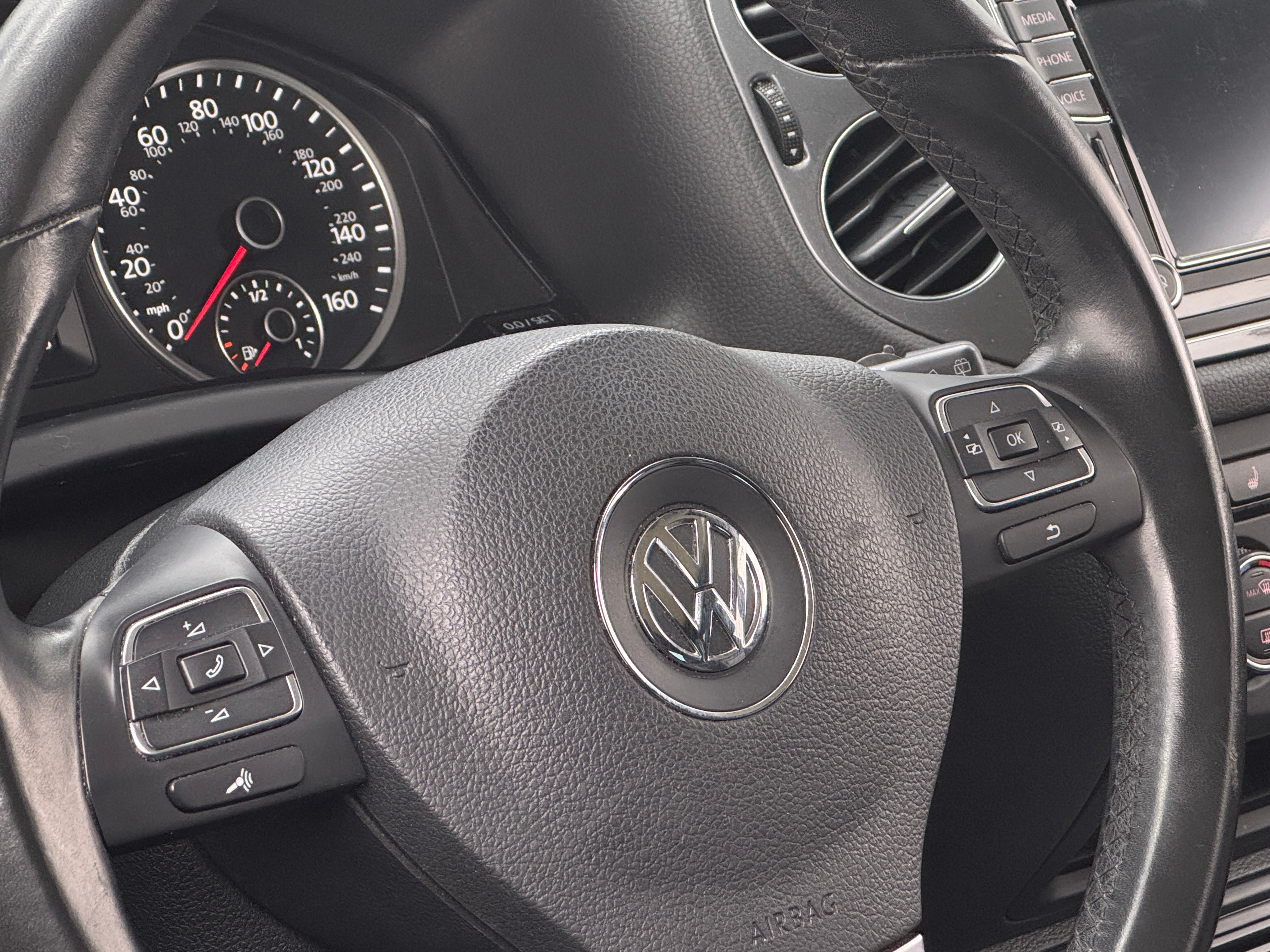 Thumbnail: 2017 Volkswagen Tiguan - 4