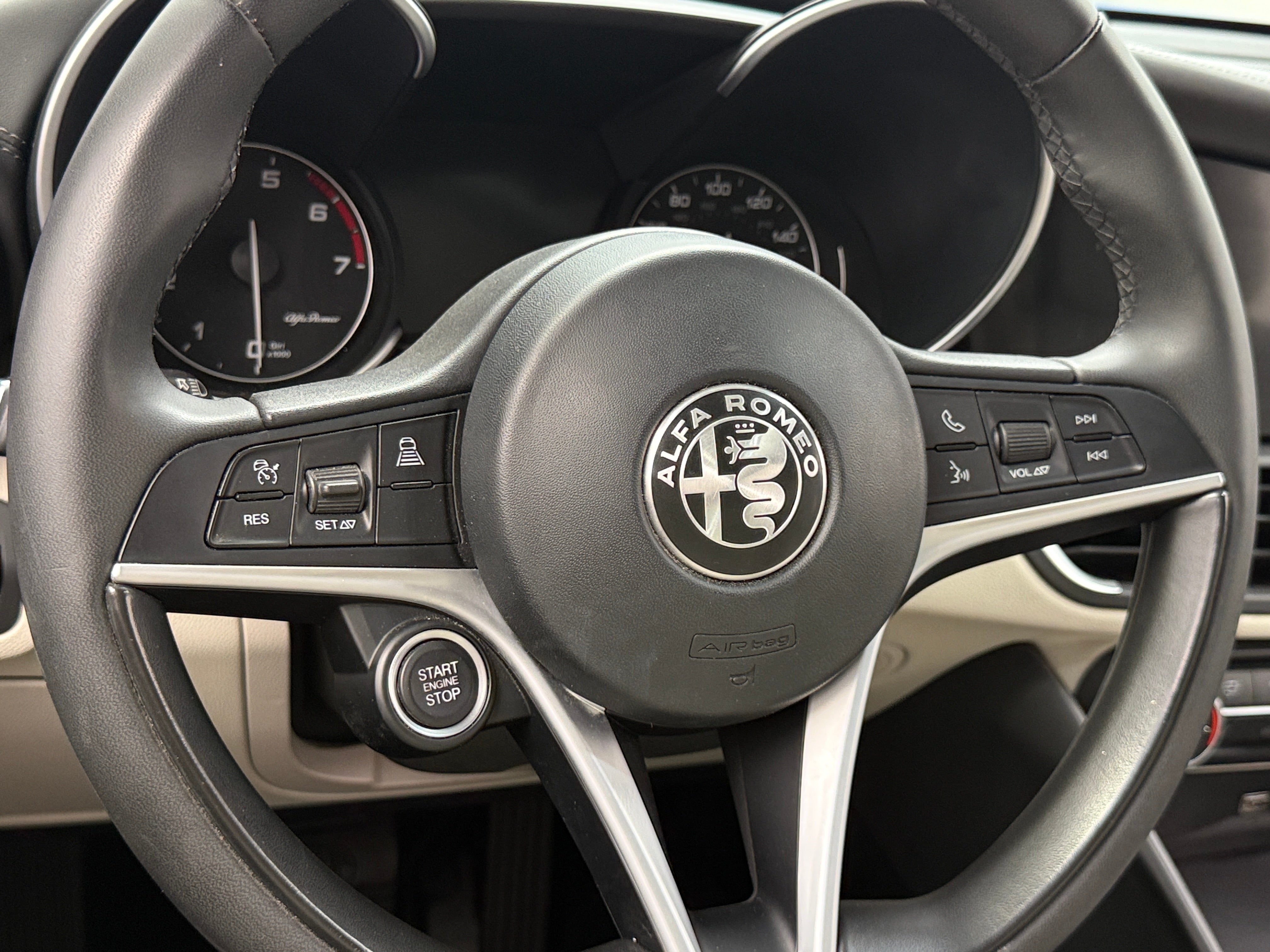 Thumbnail: 2019 Alfa Romeo Giulia - 4