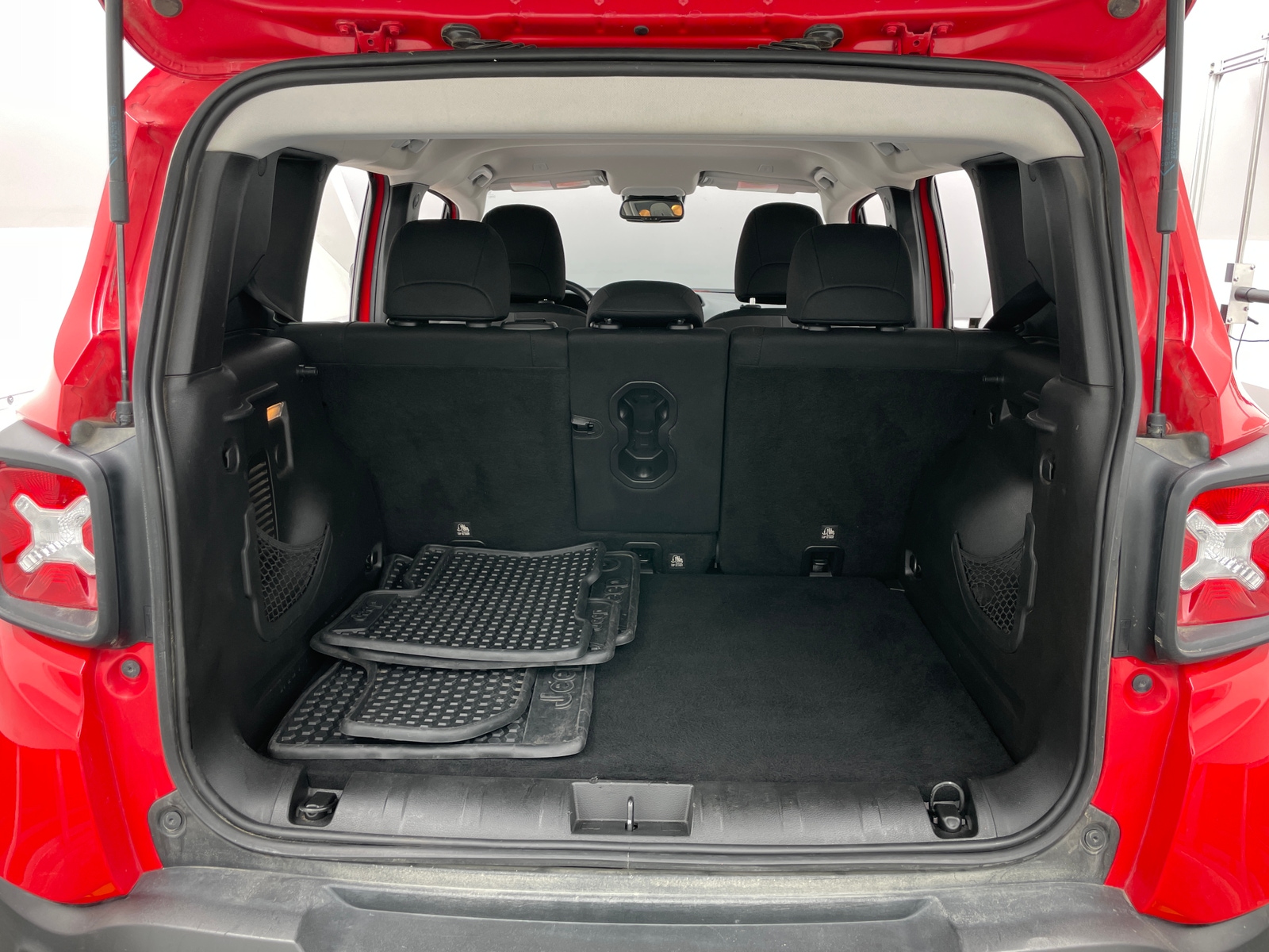 Thumbnail: 2019 Jeep Renegade - 7