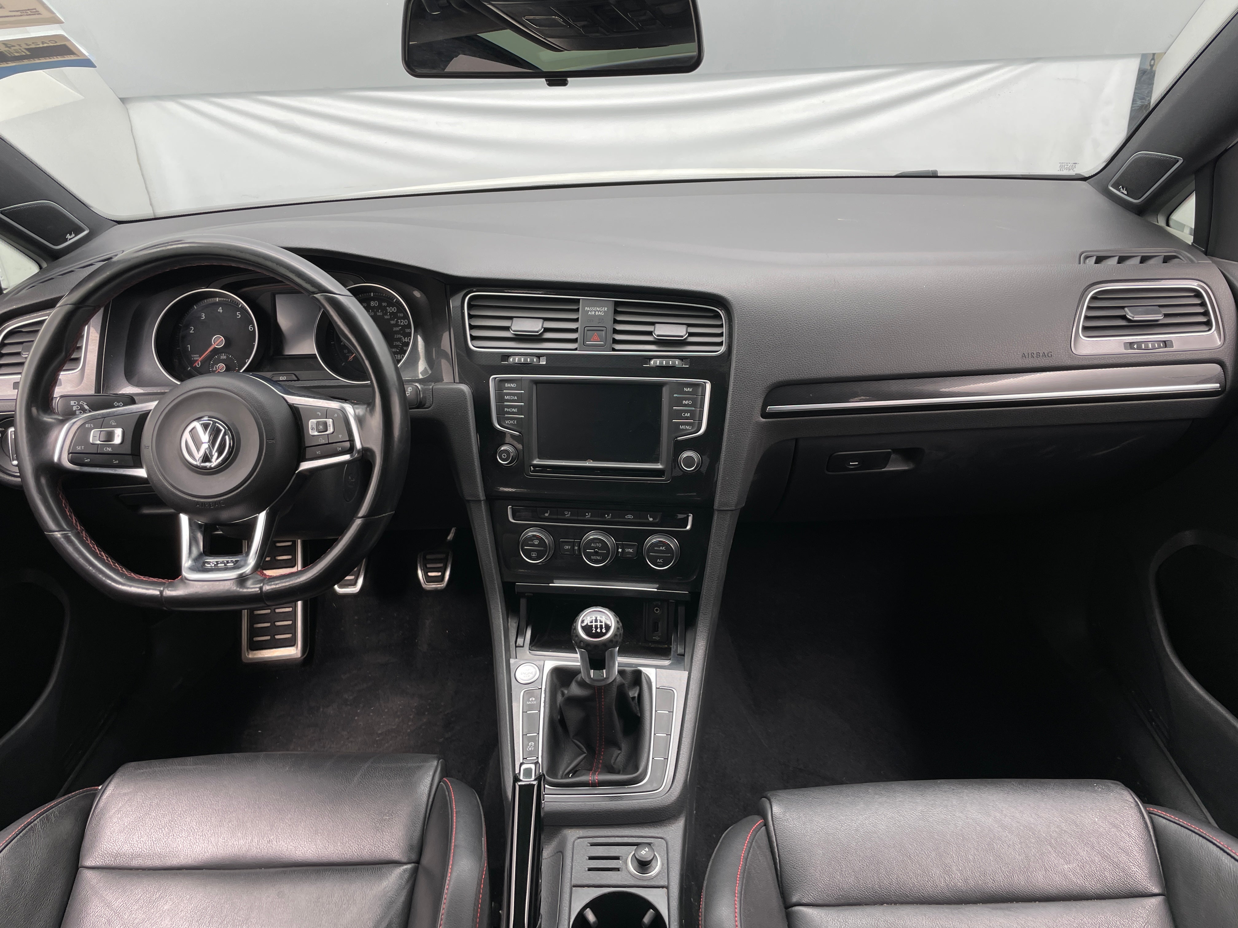 Thumbnail: 2016 Volkswagen Golf - 3