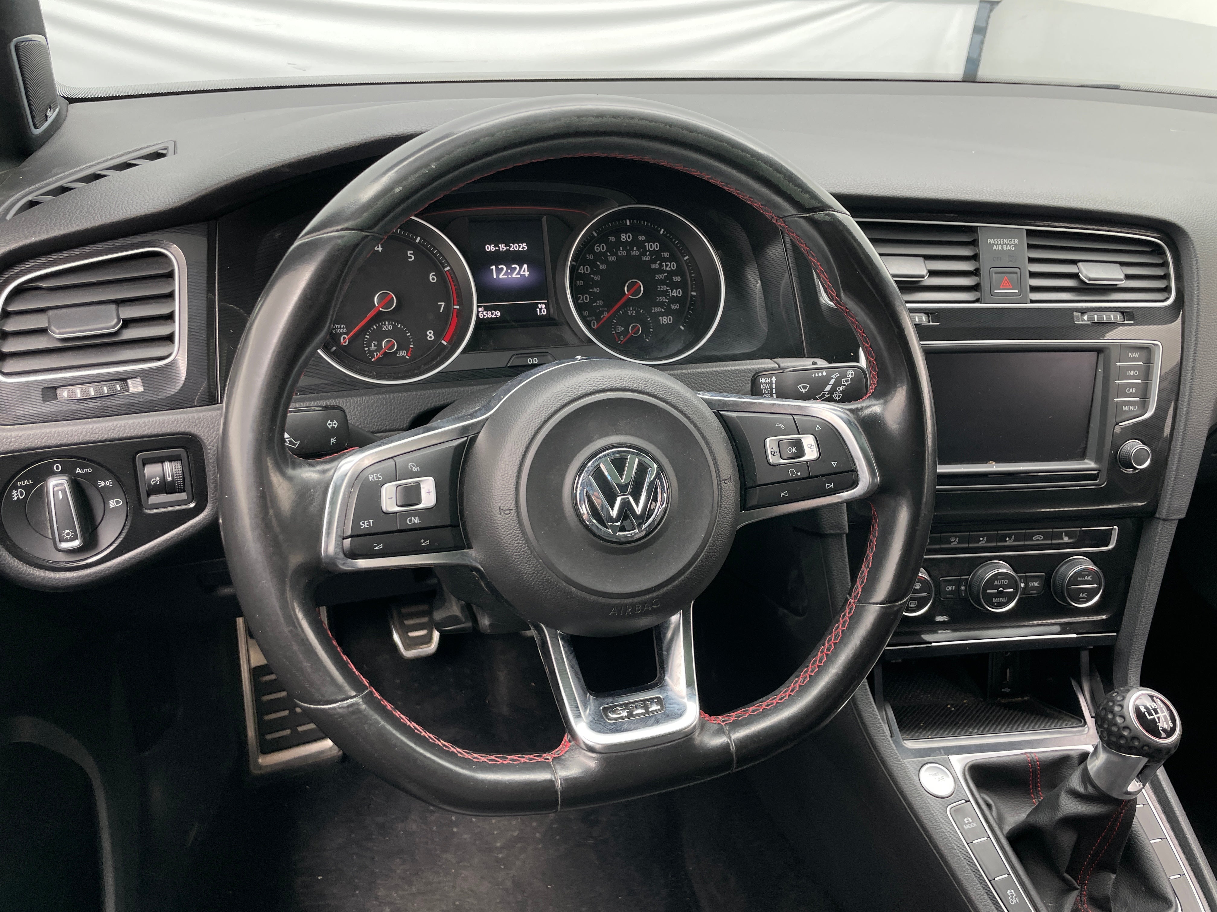Thumbnail: 2016 Volkswagen Golf - 5