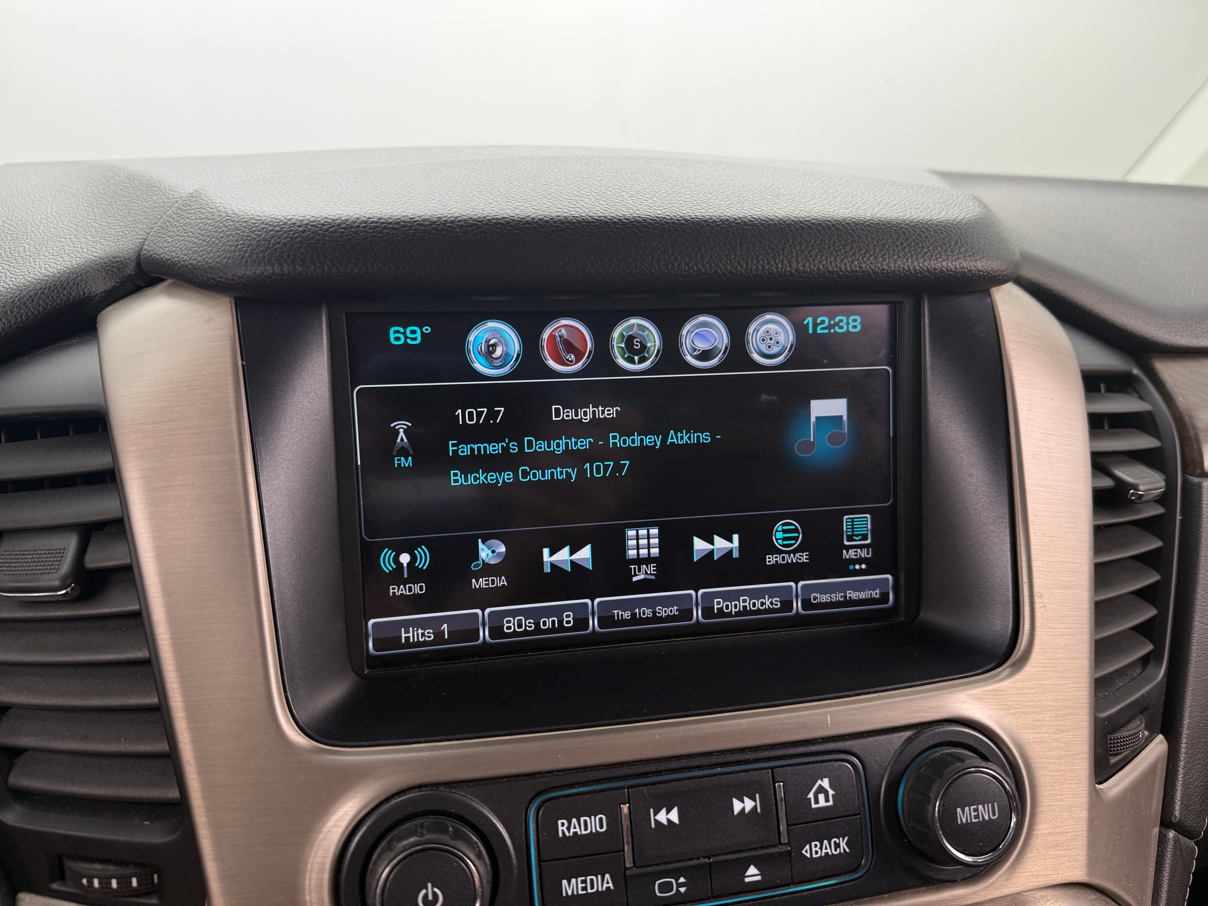 Thumbnail: 2018 GMC Yukon XL - 3