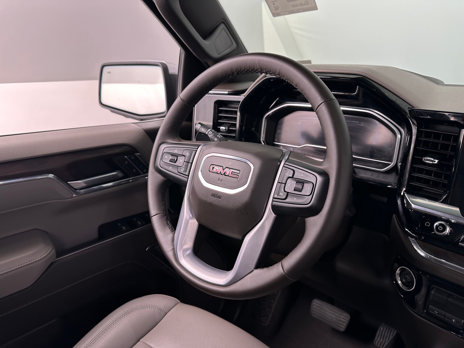 Thumbnail: 2023 GMC Sierra 1500 - 4