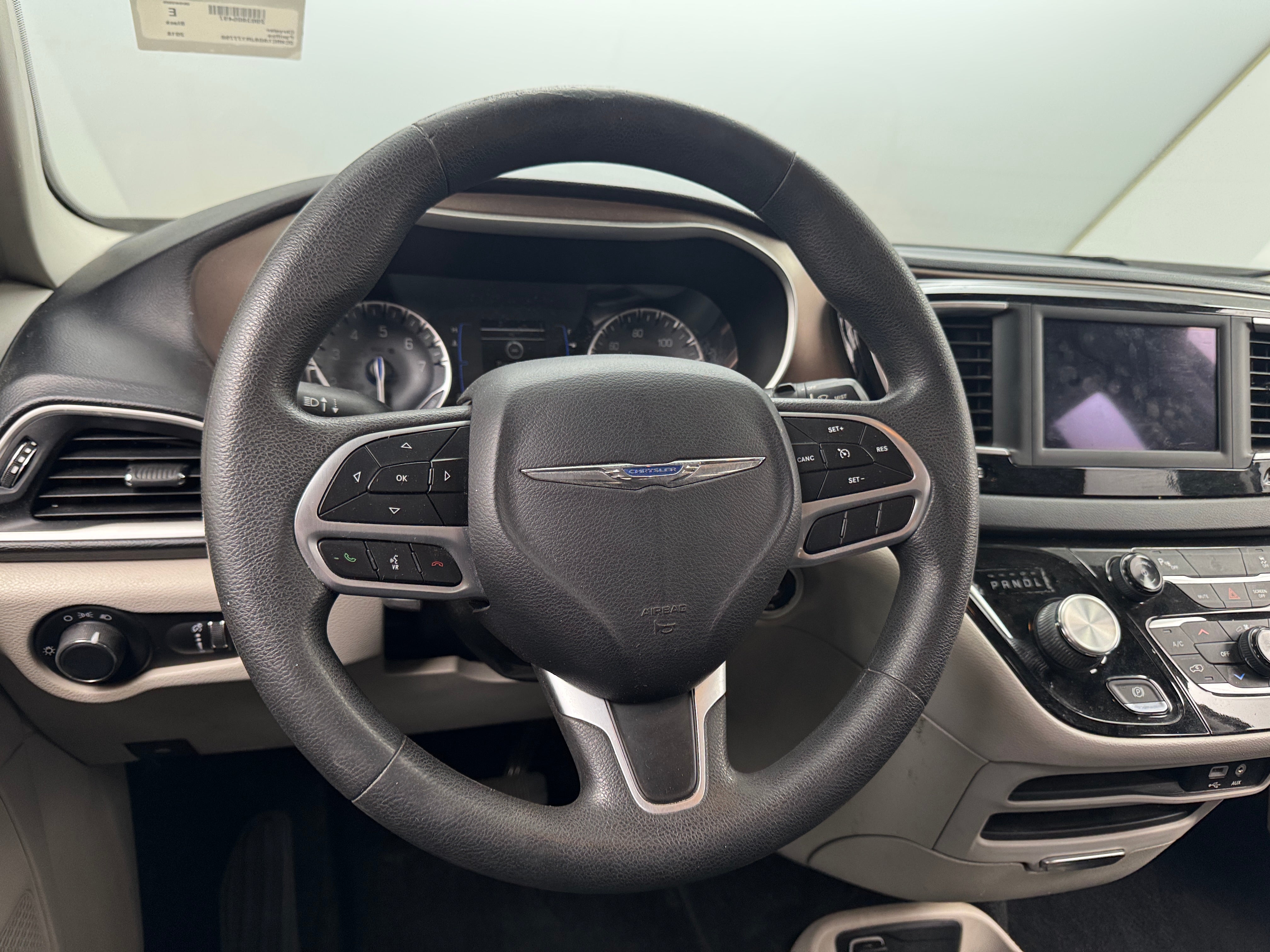 Thumbnail: 2018 Chrysler Pacifica - 5