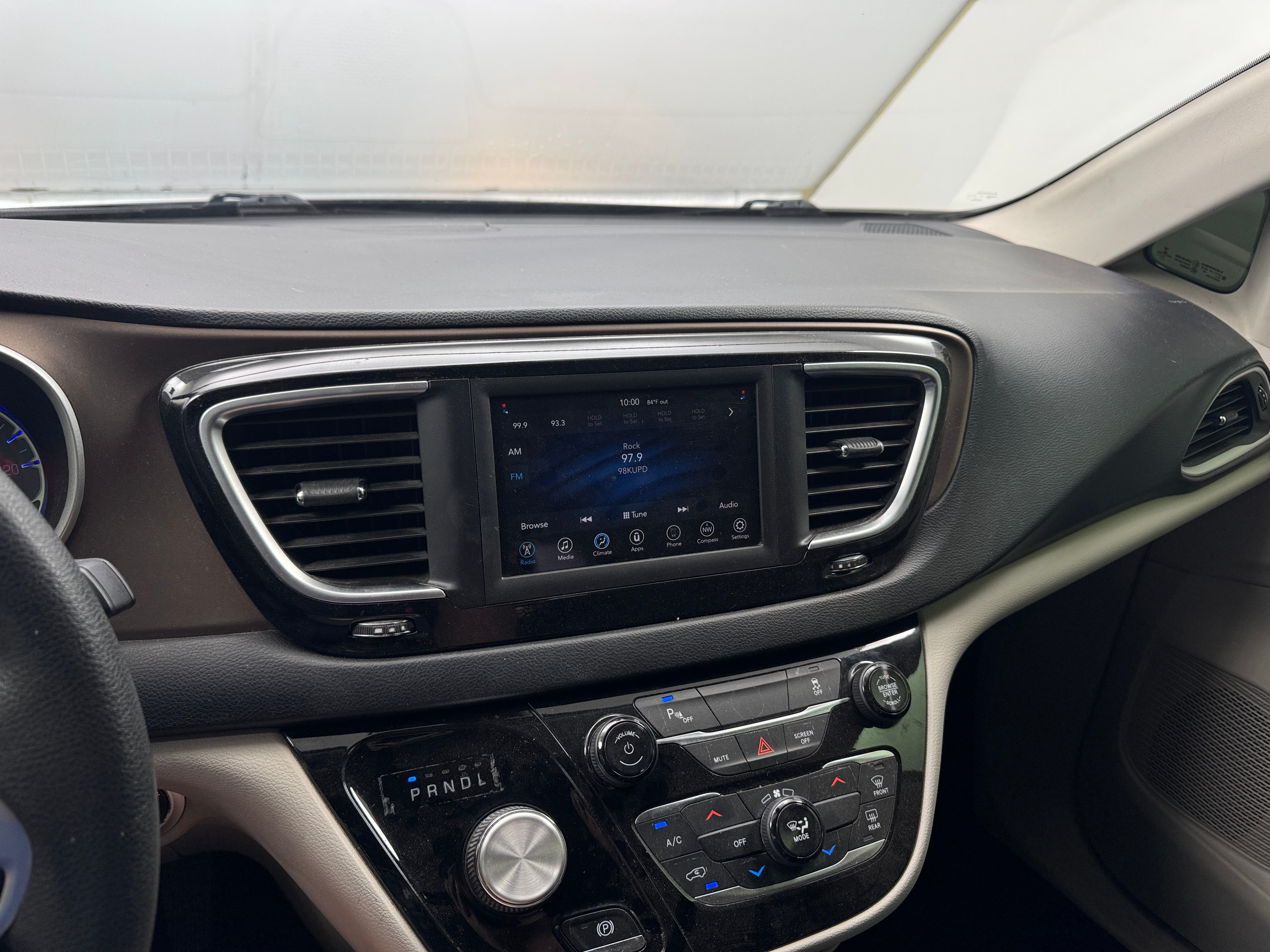 Thumbnail: 2018 Chrysler Pacifica - 4