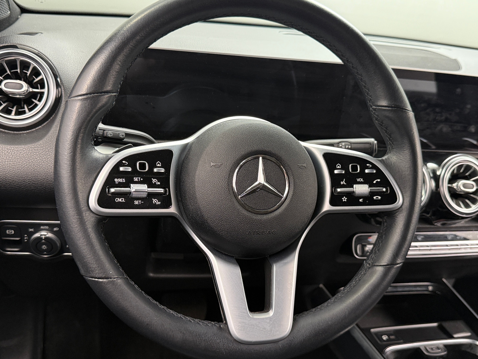 Thumbnail: 2021 Mercedes-Benz GLB - 4