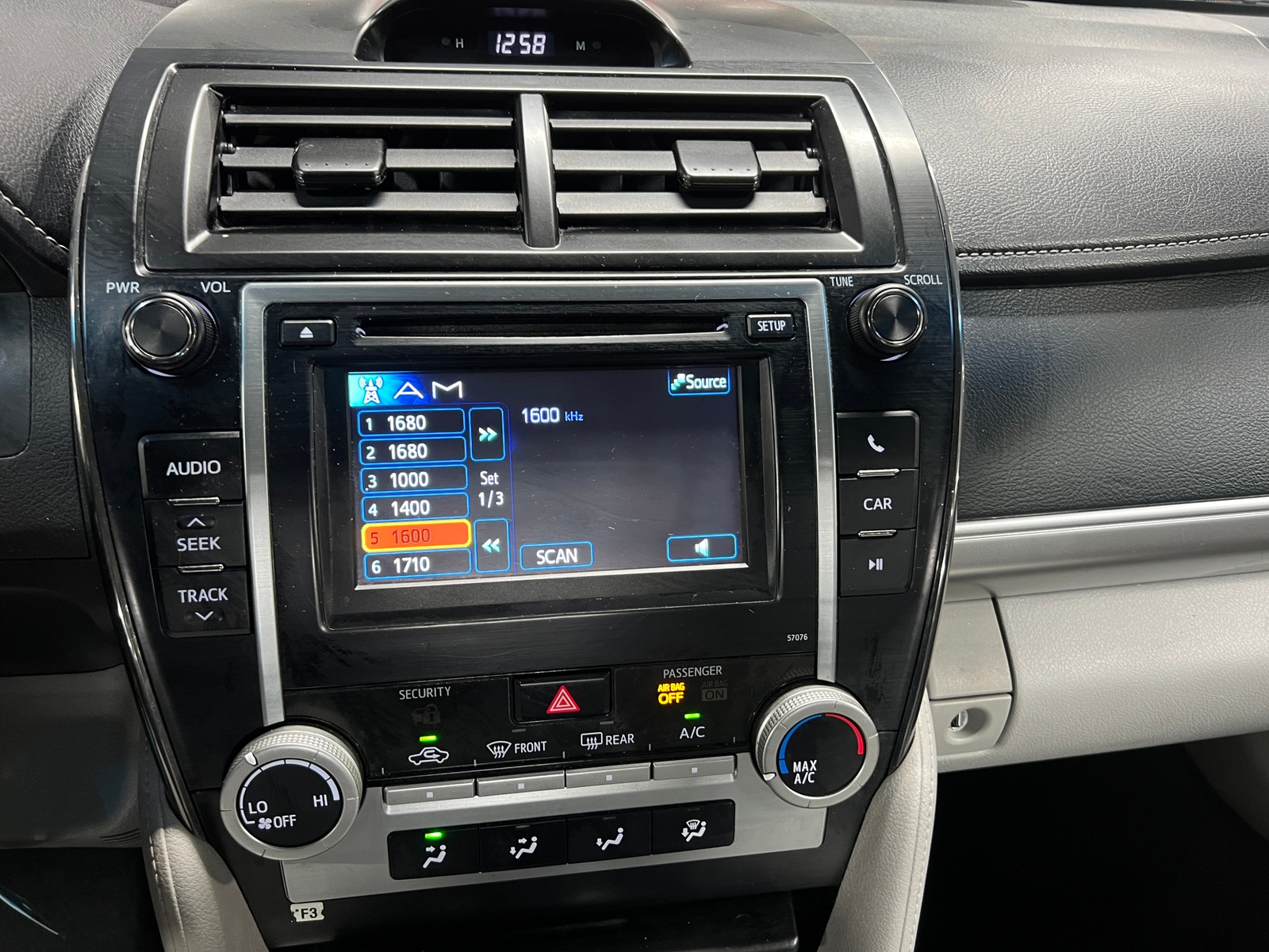 Thumbnail: 2014 Toyota Camry - 4