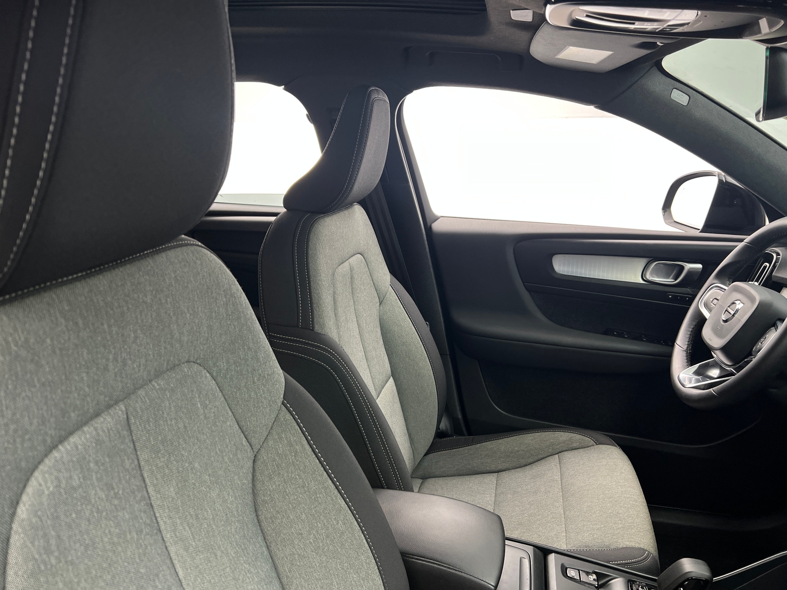 Thumbnail: 2024 Volvo XC40 - 2