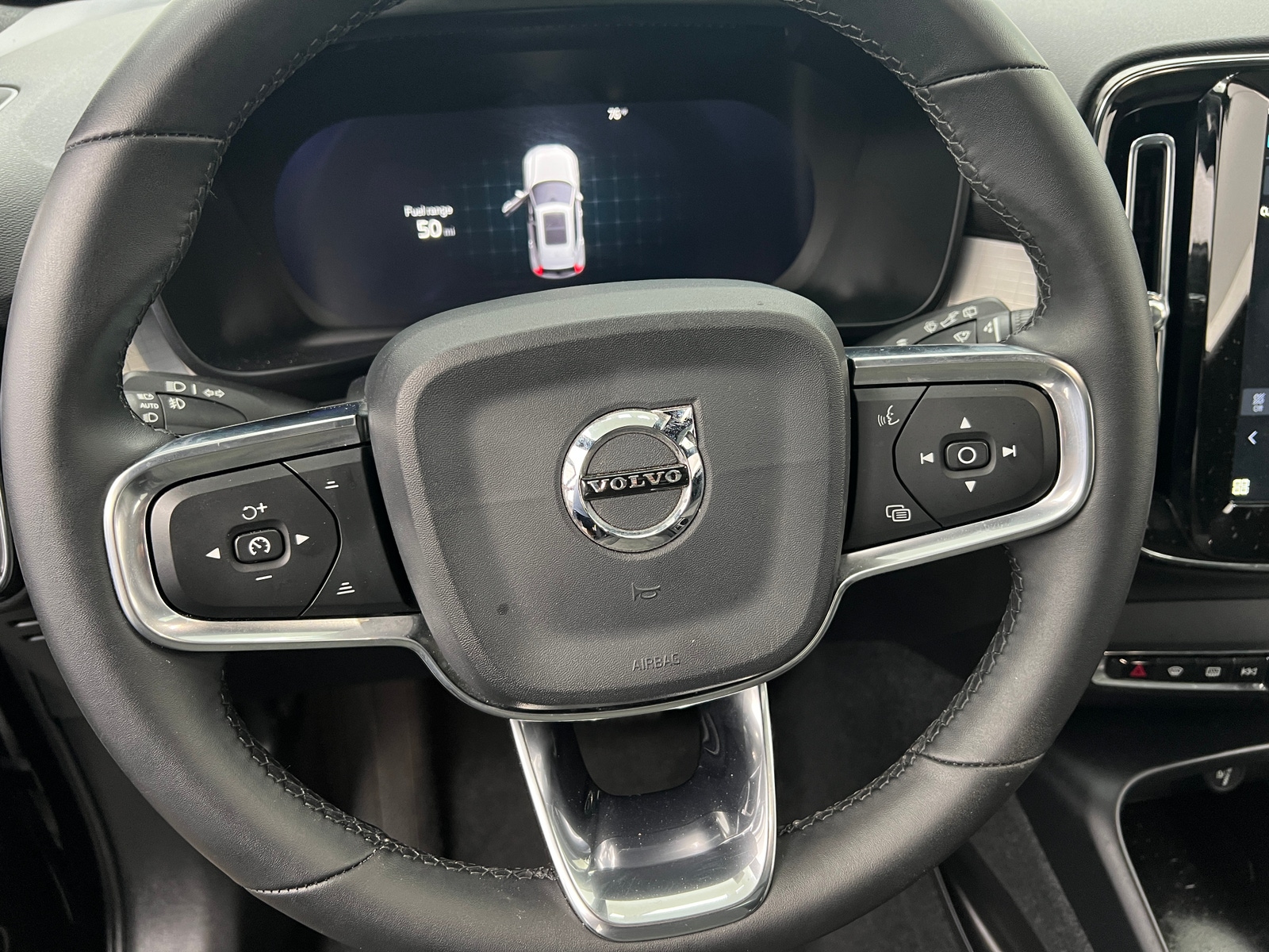 Thumbnail: 2024 Volvo XC40 - 5