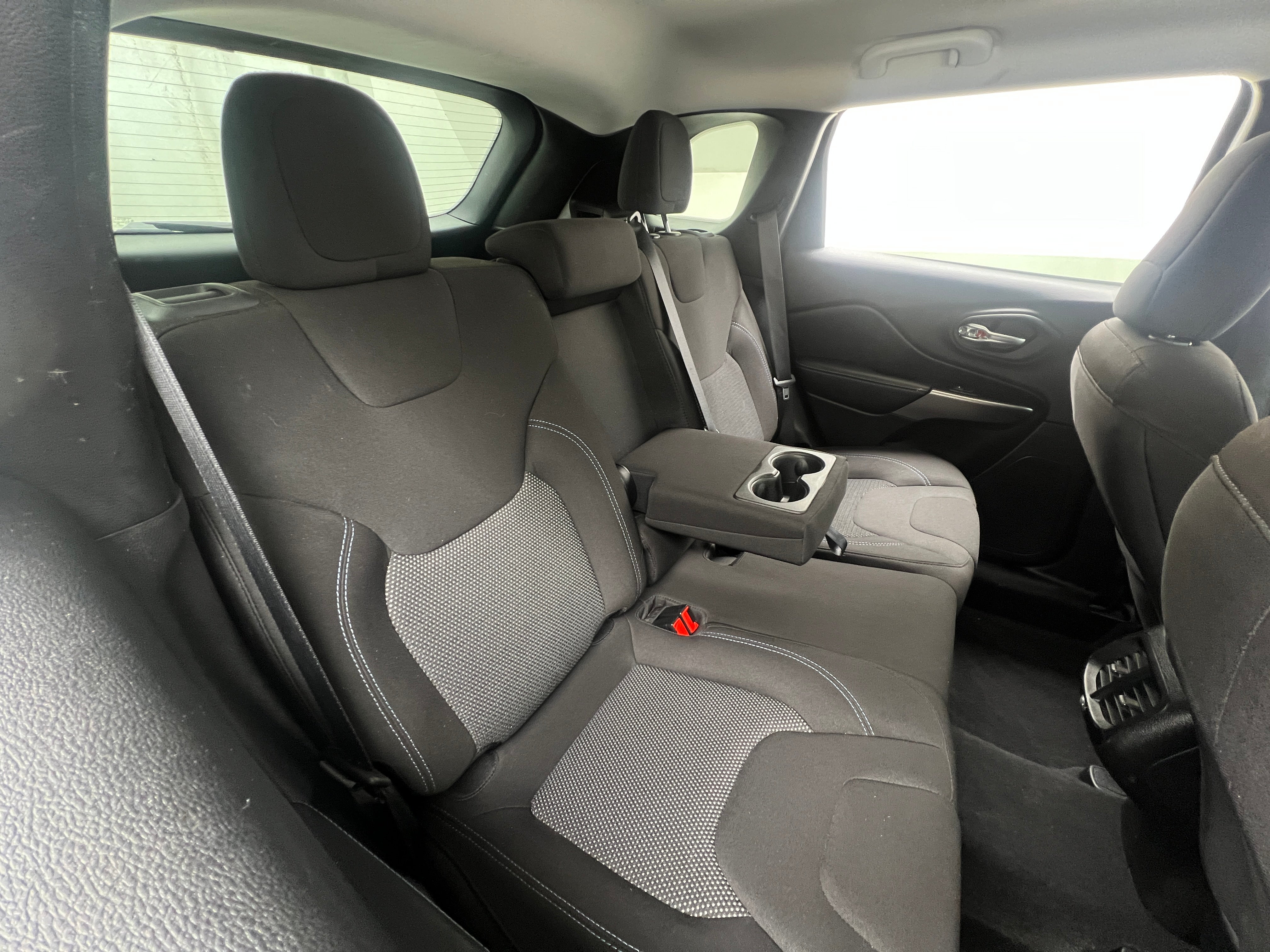 Thumbnail: 2021 Jeep Cherokee - 6