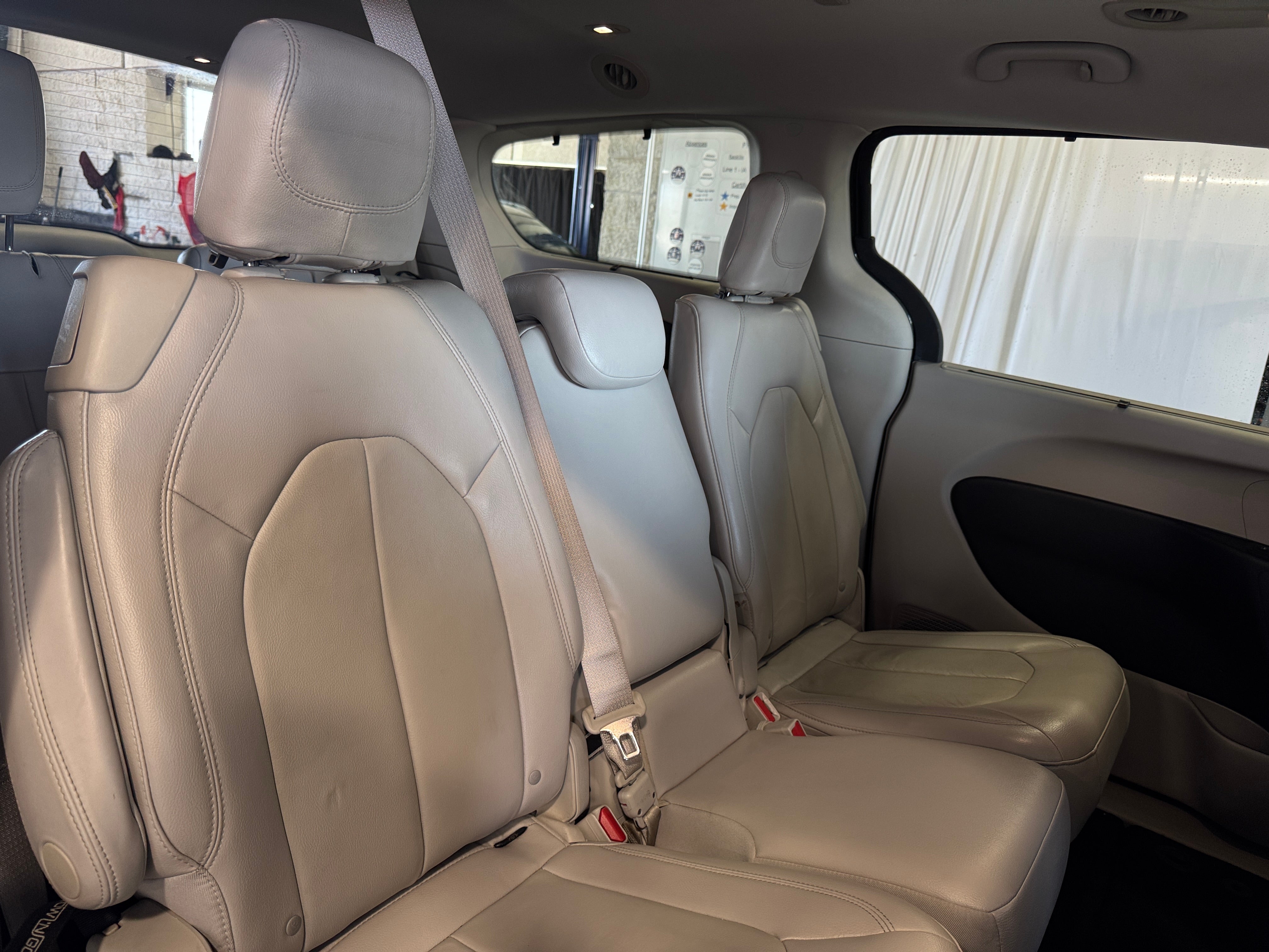 Thumbnail: 2017 Chrysler Pacifica - 5