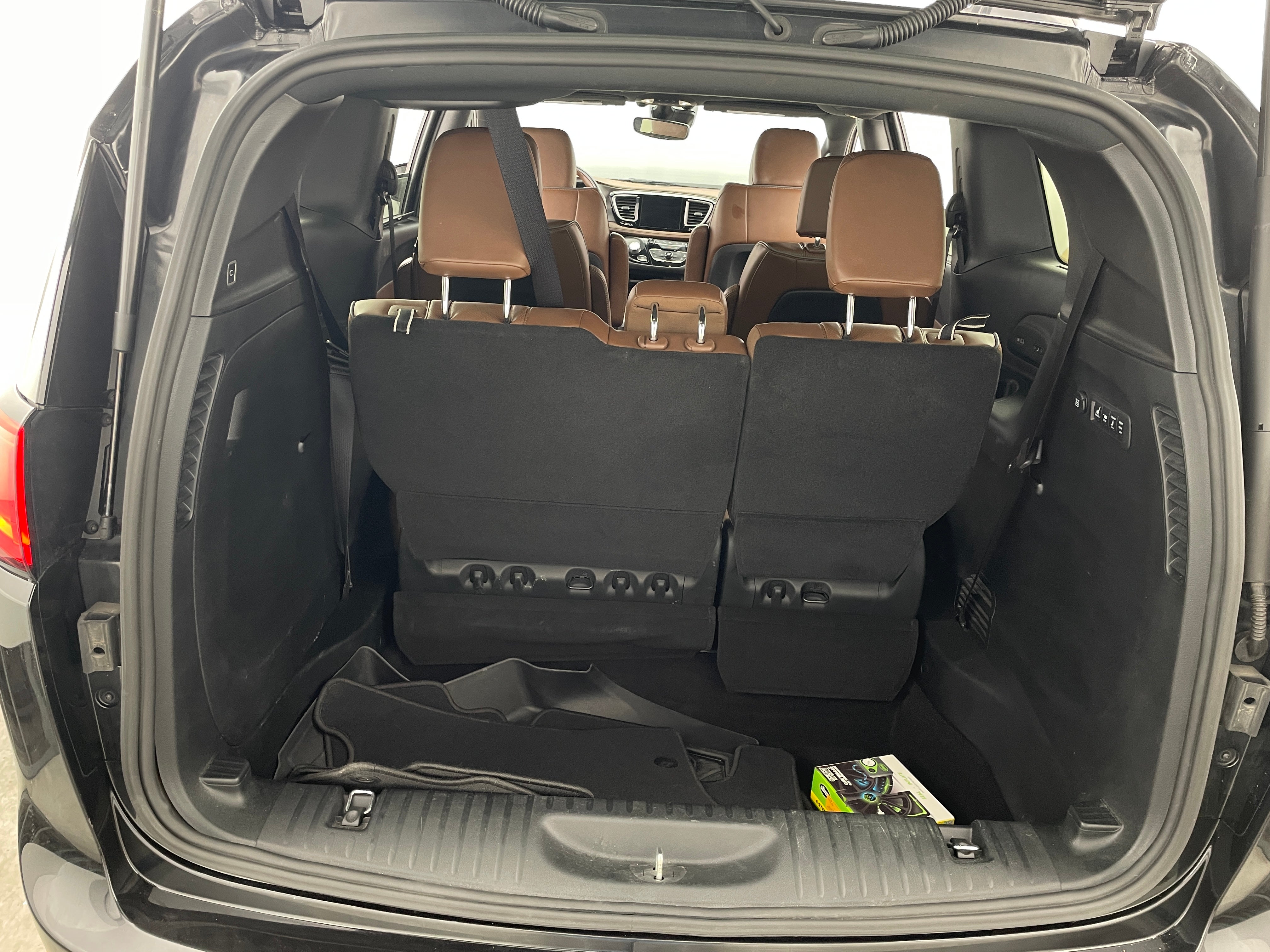 Thumbnail: 2020 Chrysler Pacifica - 6