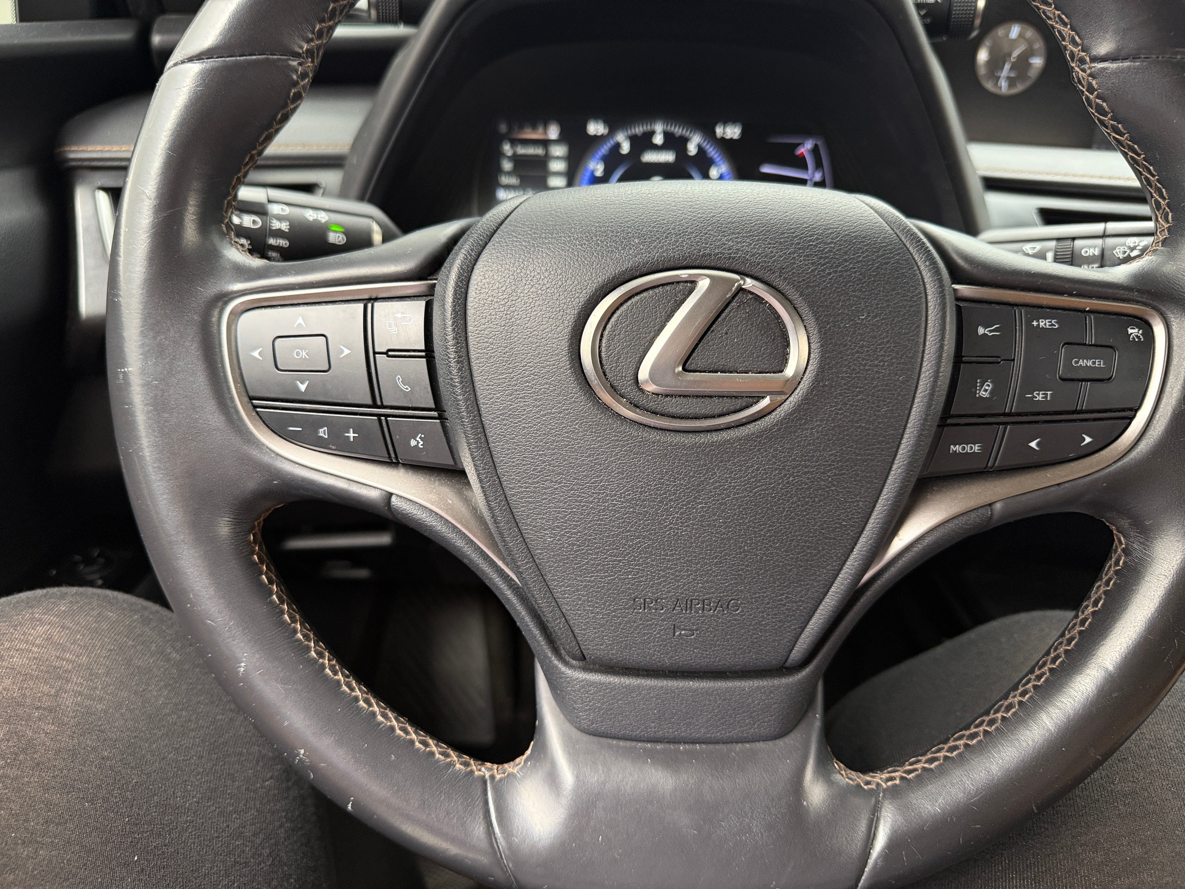 Thumbnail: 2019 Lexus UX - 4