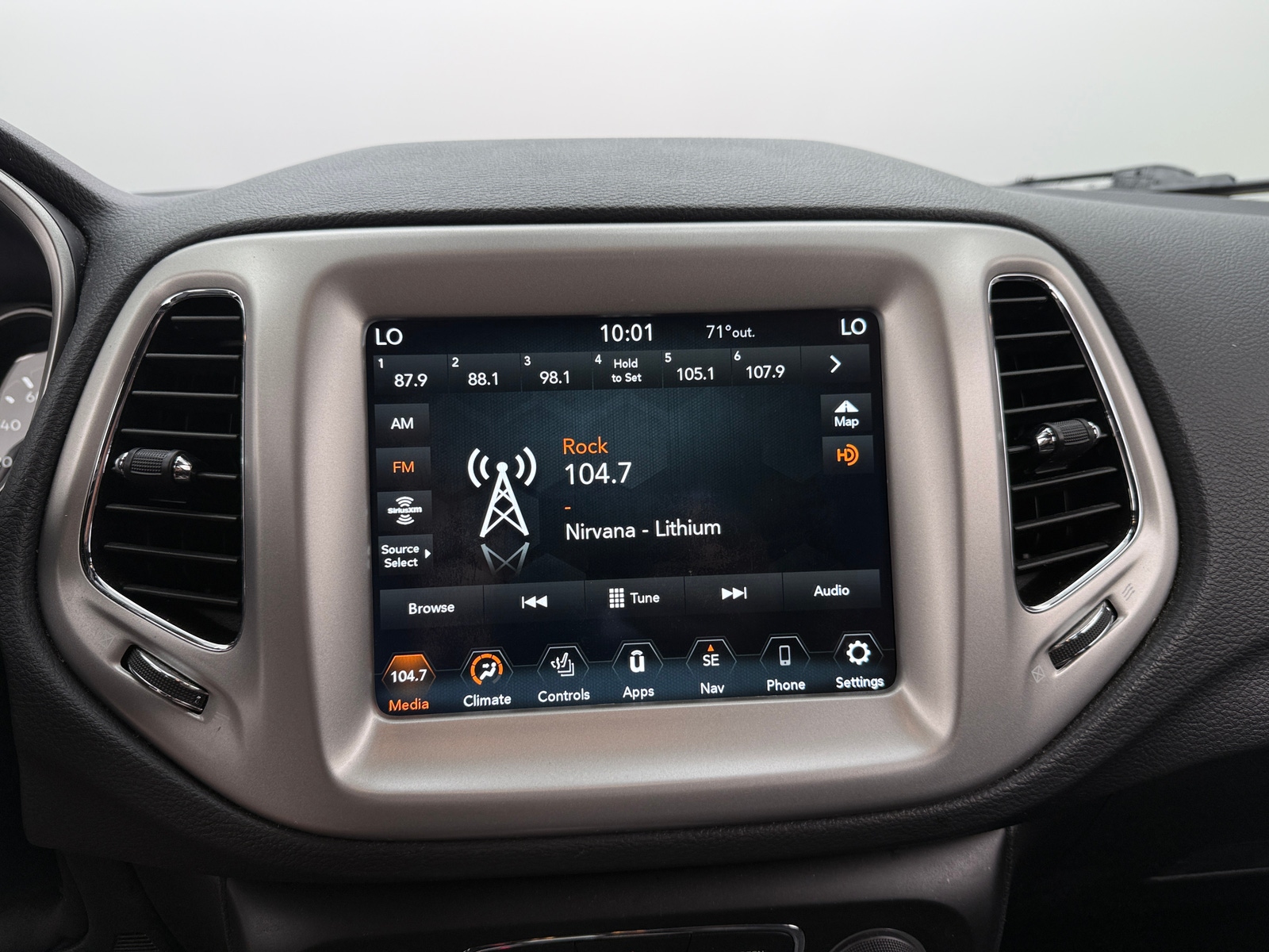 Thumbnail: 2021 Jeep Compass - 3