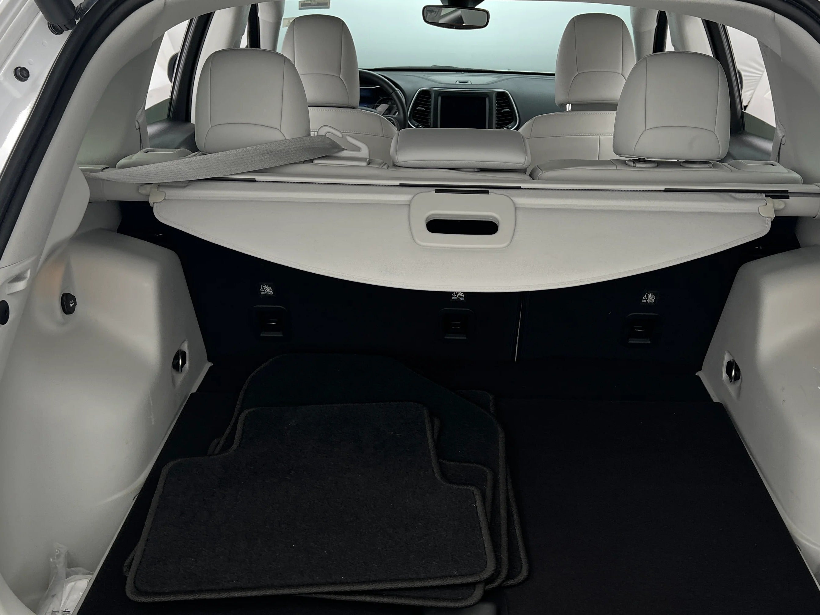 Thumbnail: 2021 Jeep Cherokee - 6