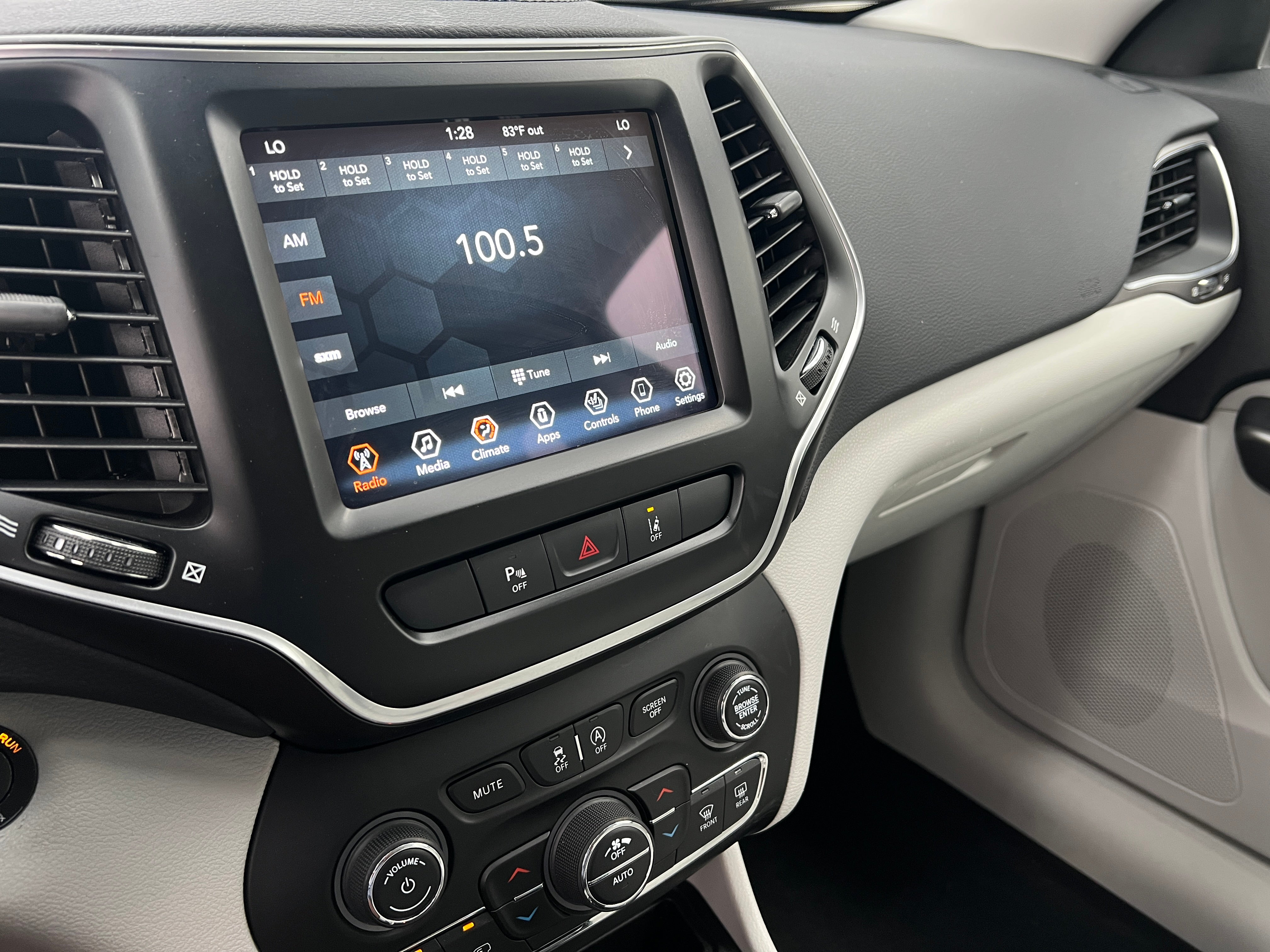 Thumbnail: 2021 Jeep Cherokee - 3