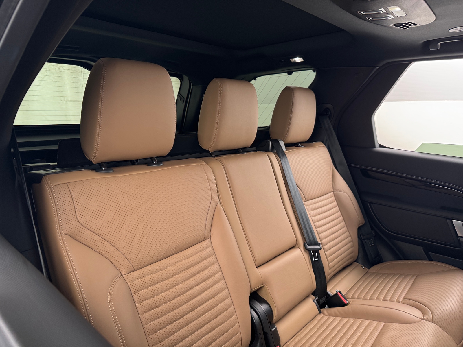 Thumbnail: 2023 Land Rover Discovery - 5