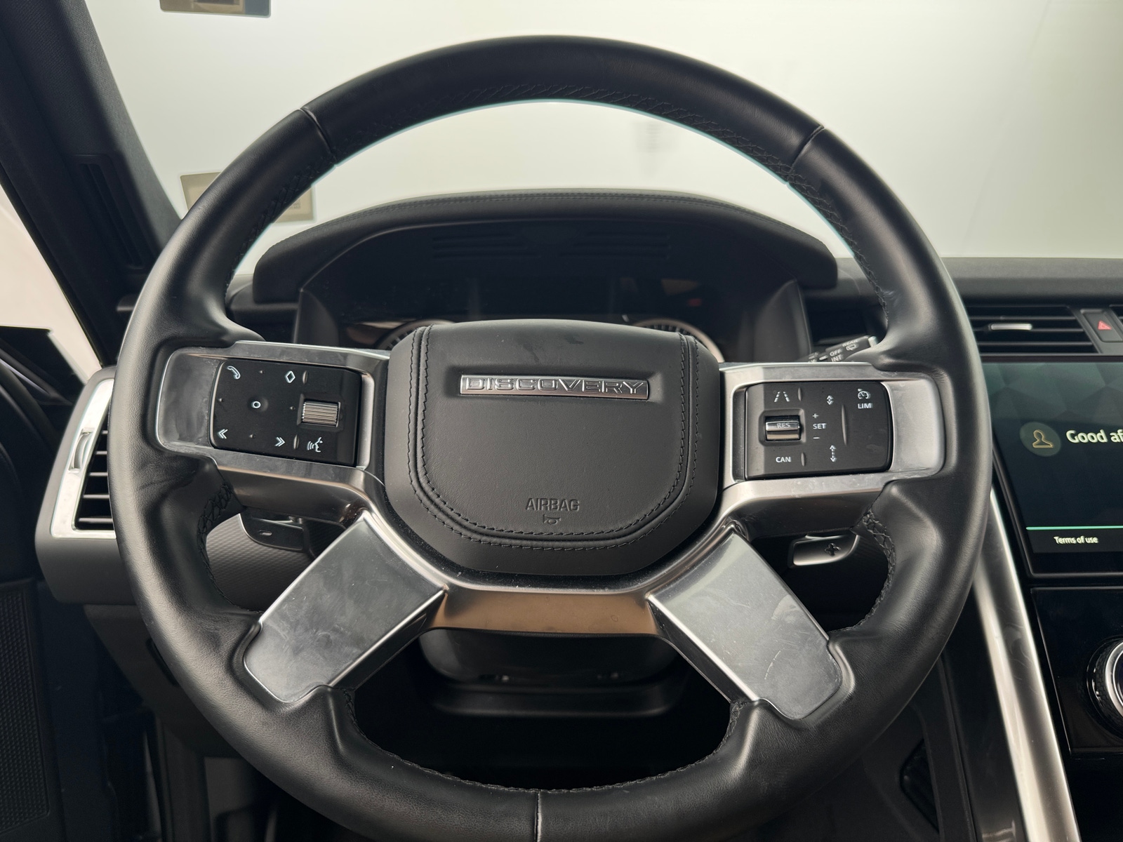 Thumbnail: 2023 Land Rover Discovery - 4