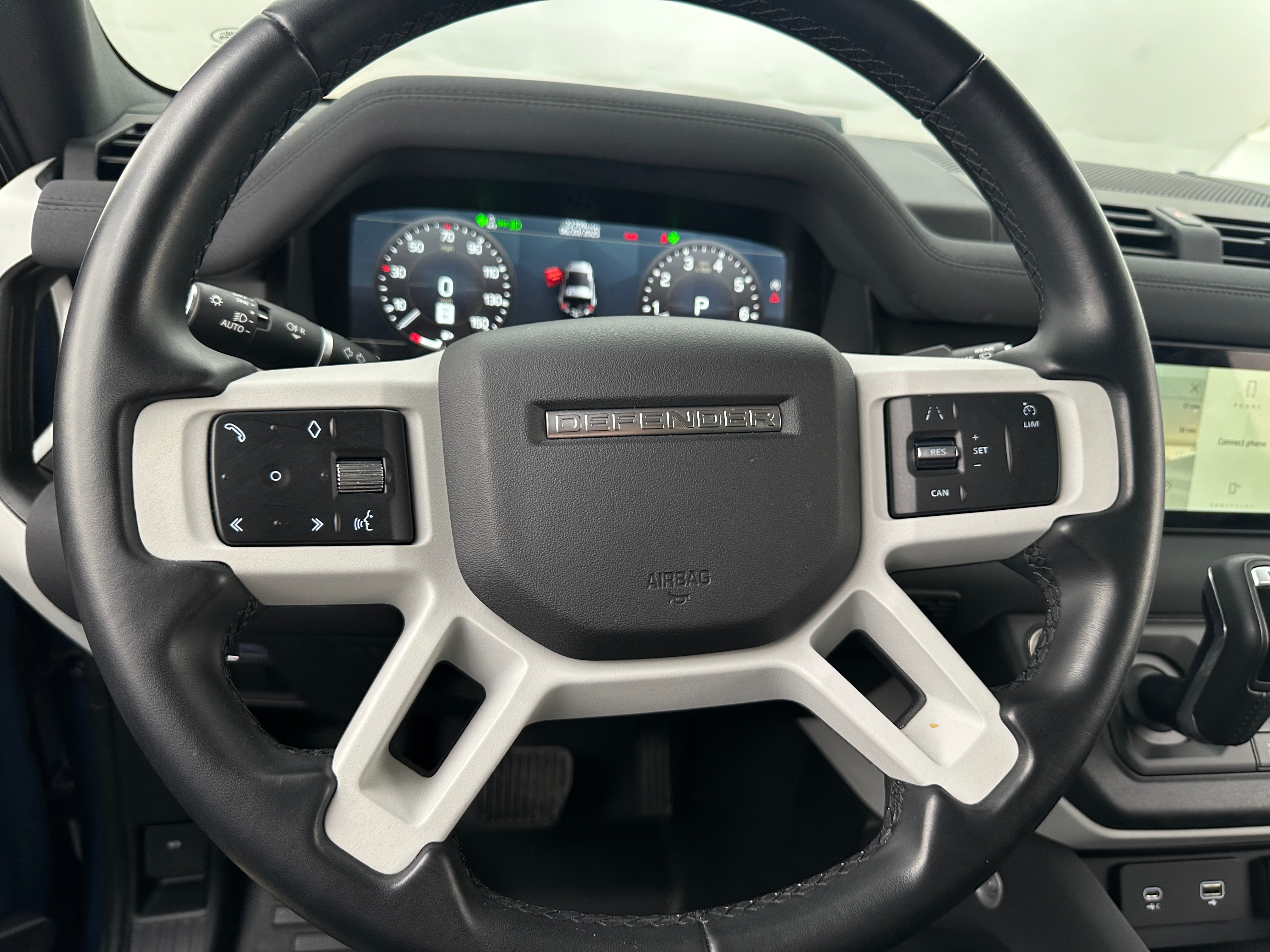 Thumbnail: 2023 Land Rover Defender - 4