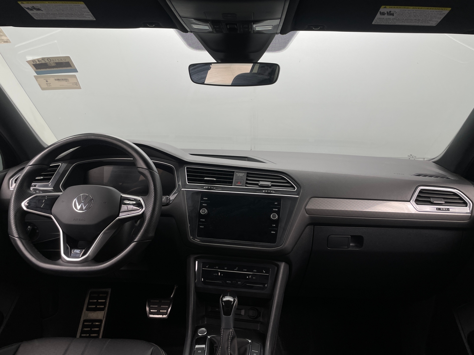 Thumbnail: 2023 Volkswagen Tiguan - 2